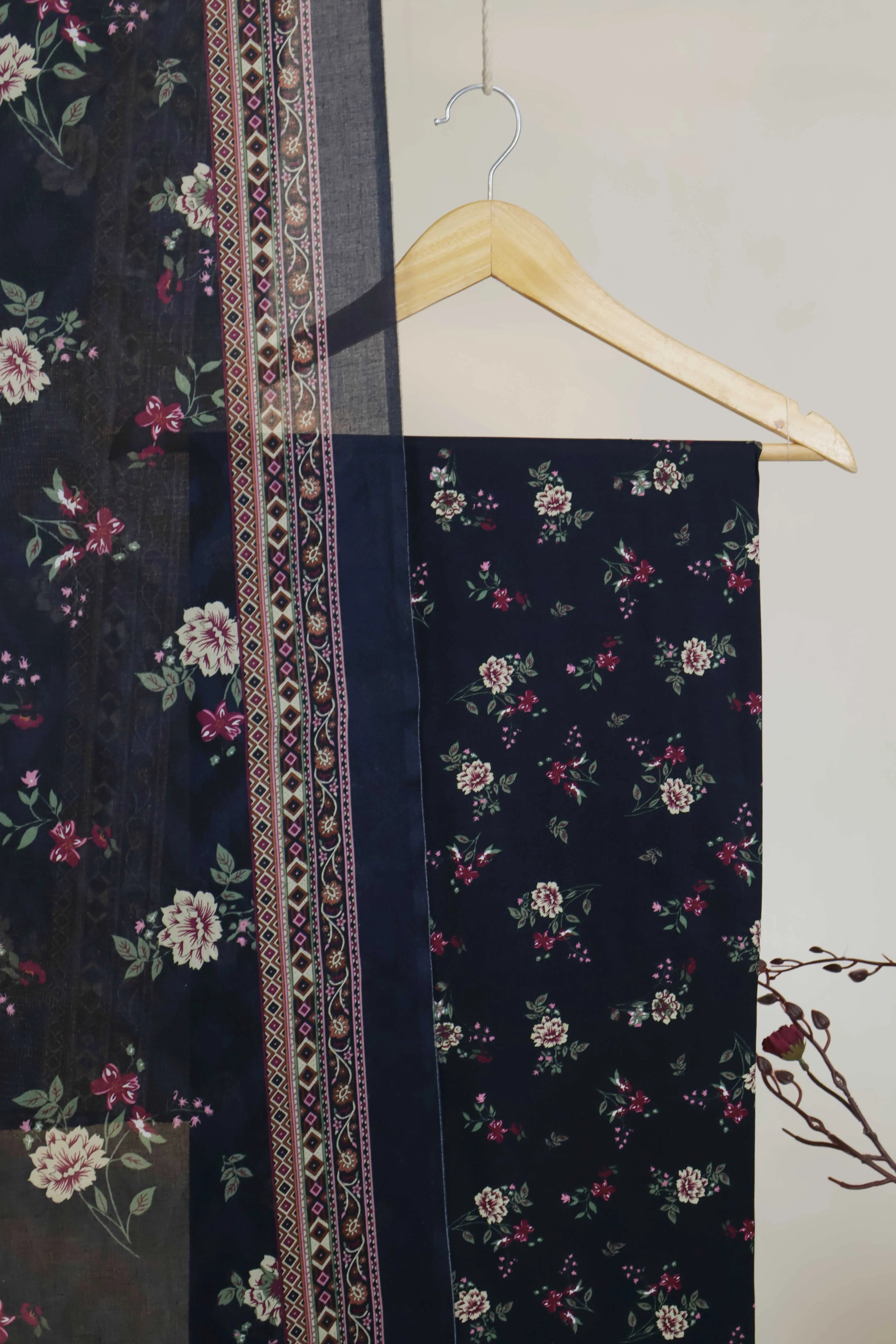 3PC-Lawn Printed Suit 3PLBS102 - Image 3
