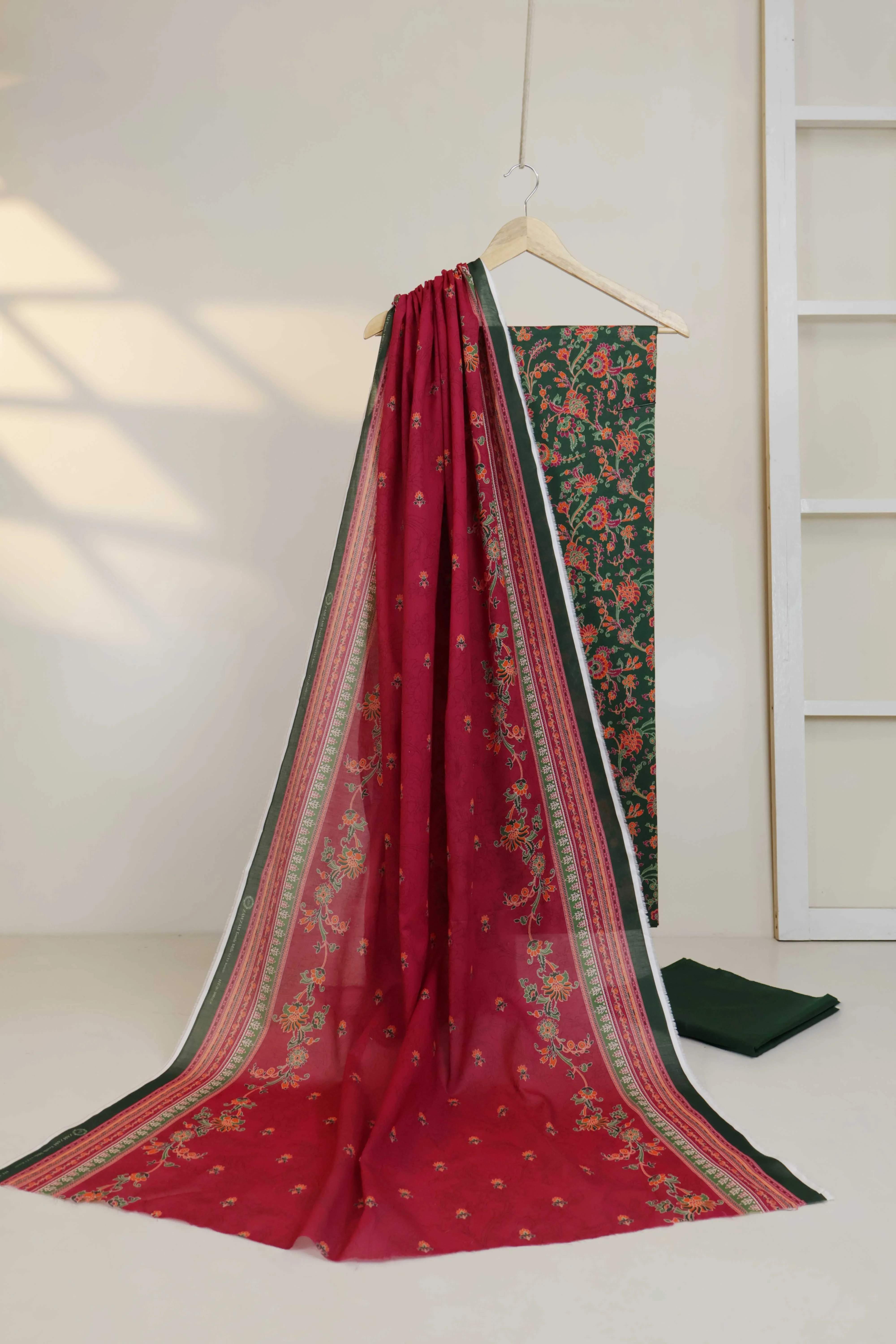 3PC-Lawn Printed Suit 3PLBS110 - Image 2