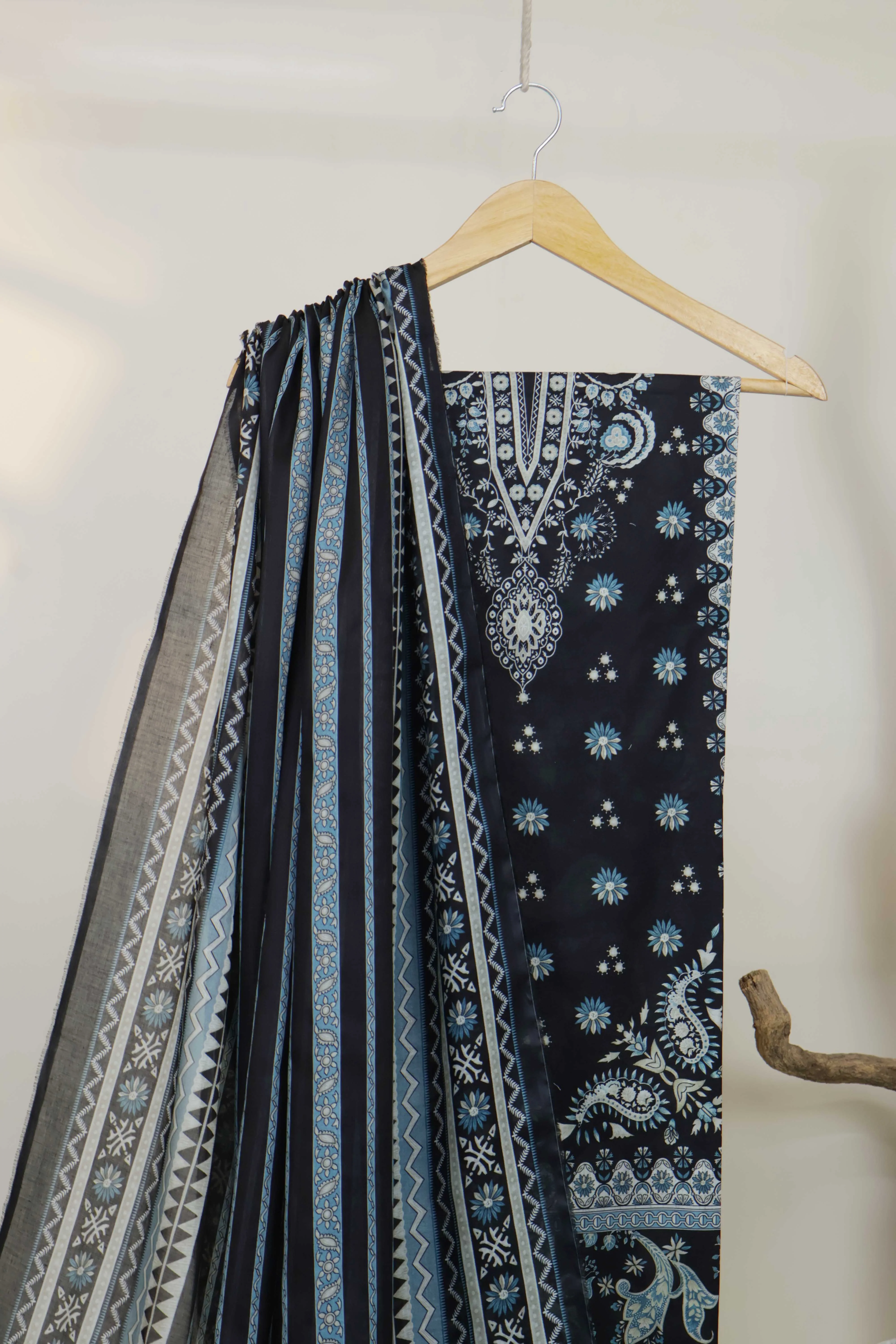 3PC-Lawn Printed Suit 3PLBS54 - Image 4