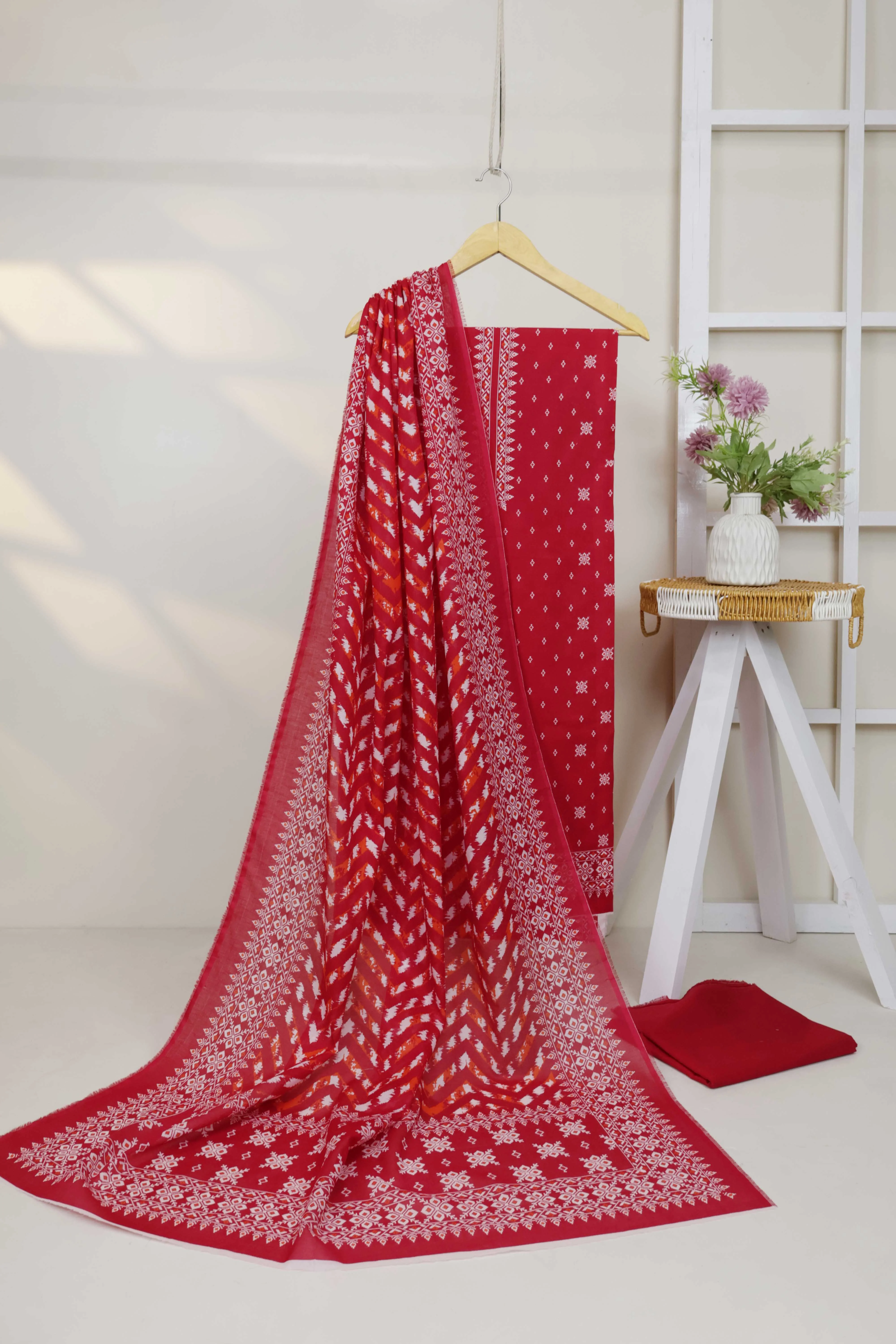 3PC-Lawn Printed Suit 3PLBS66 - Image 2