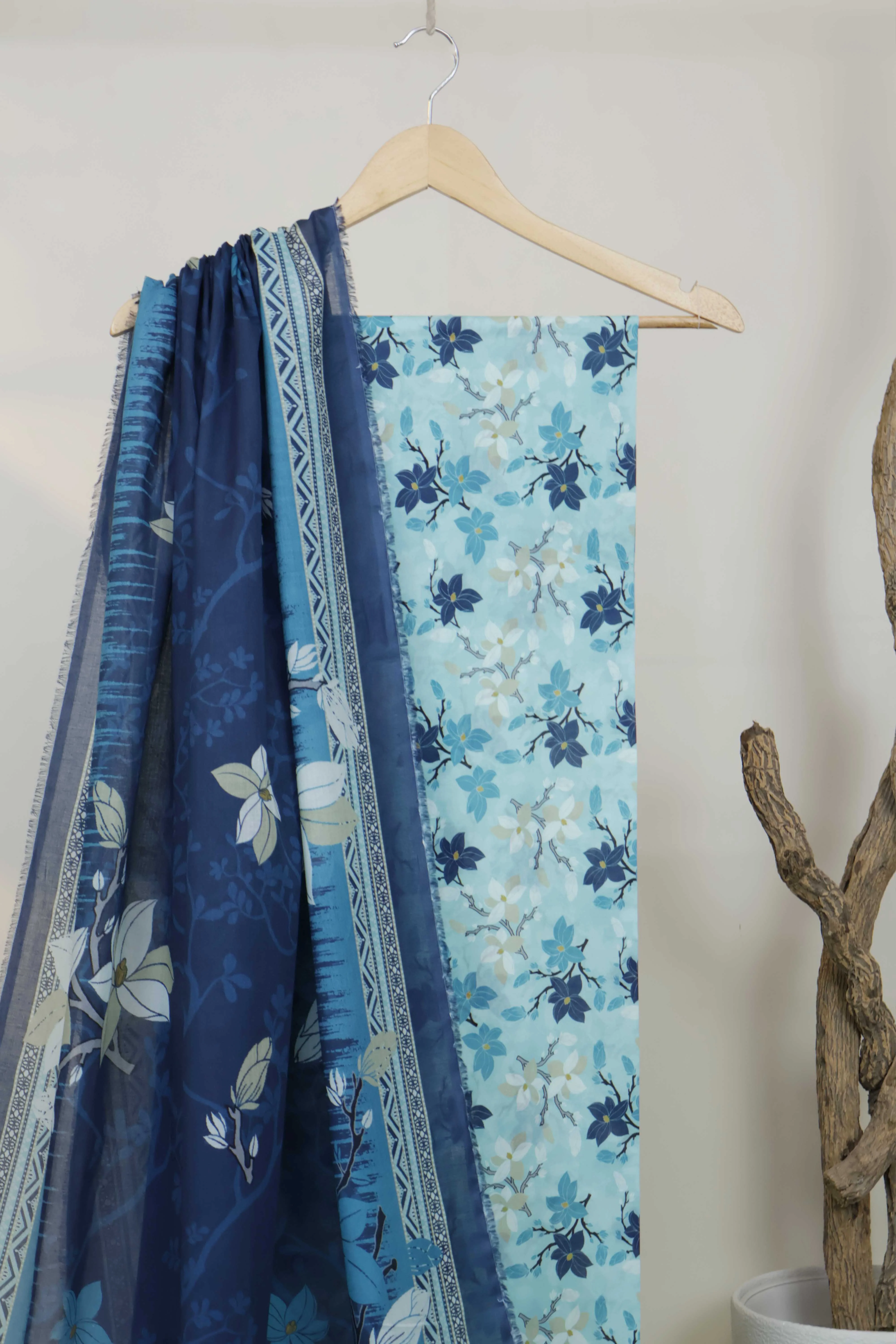 3PC-Lawn Printed Suit 3PLBS80 - Image 3