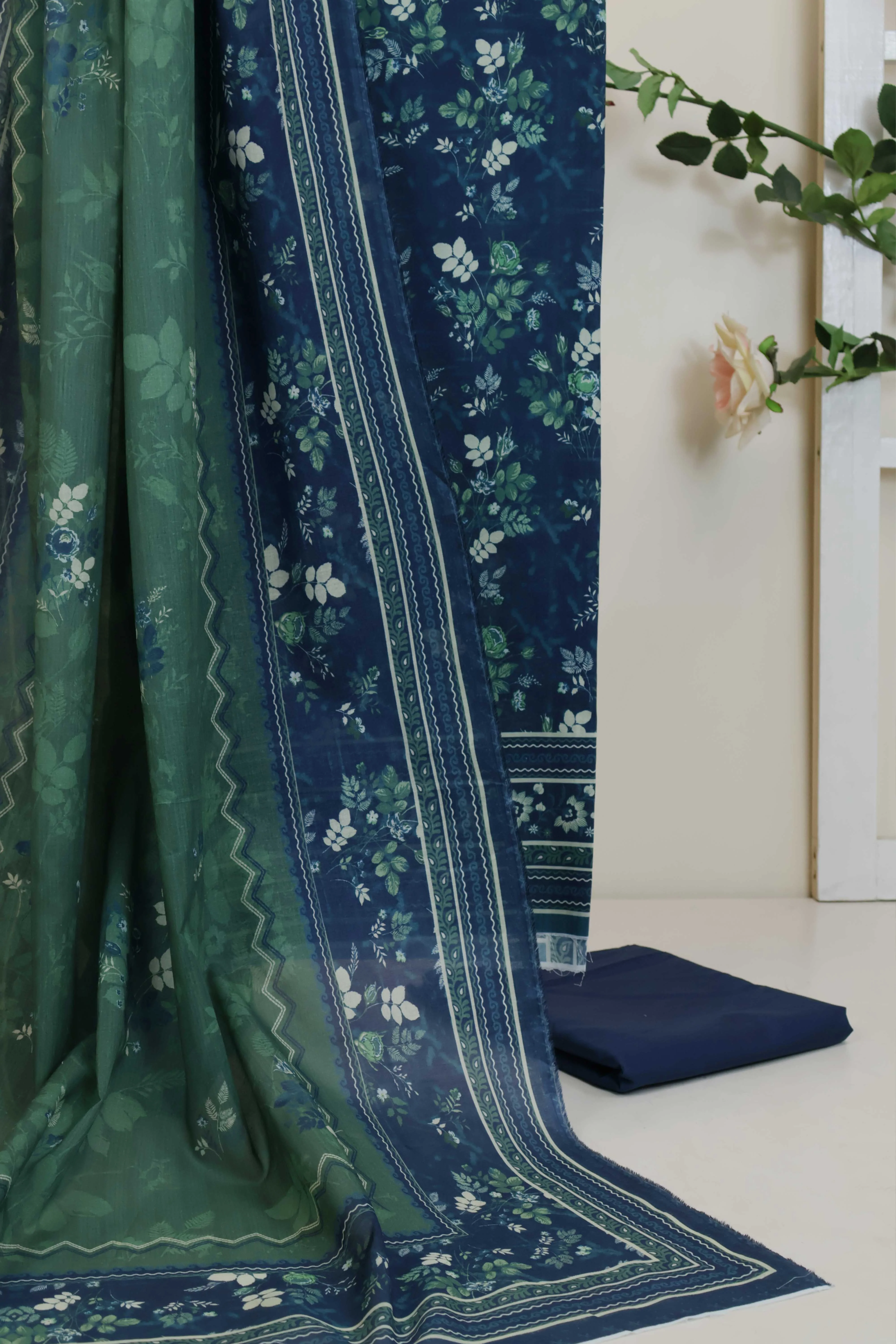 3PC-Lawn Printed Suit 3PLBS95 - Image 4