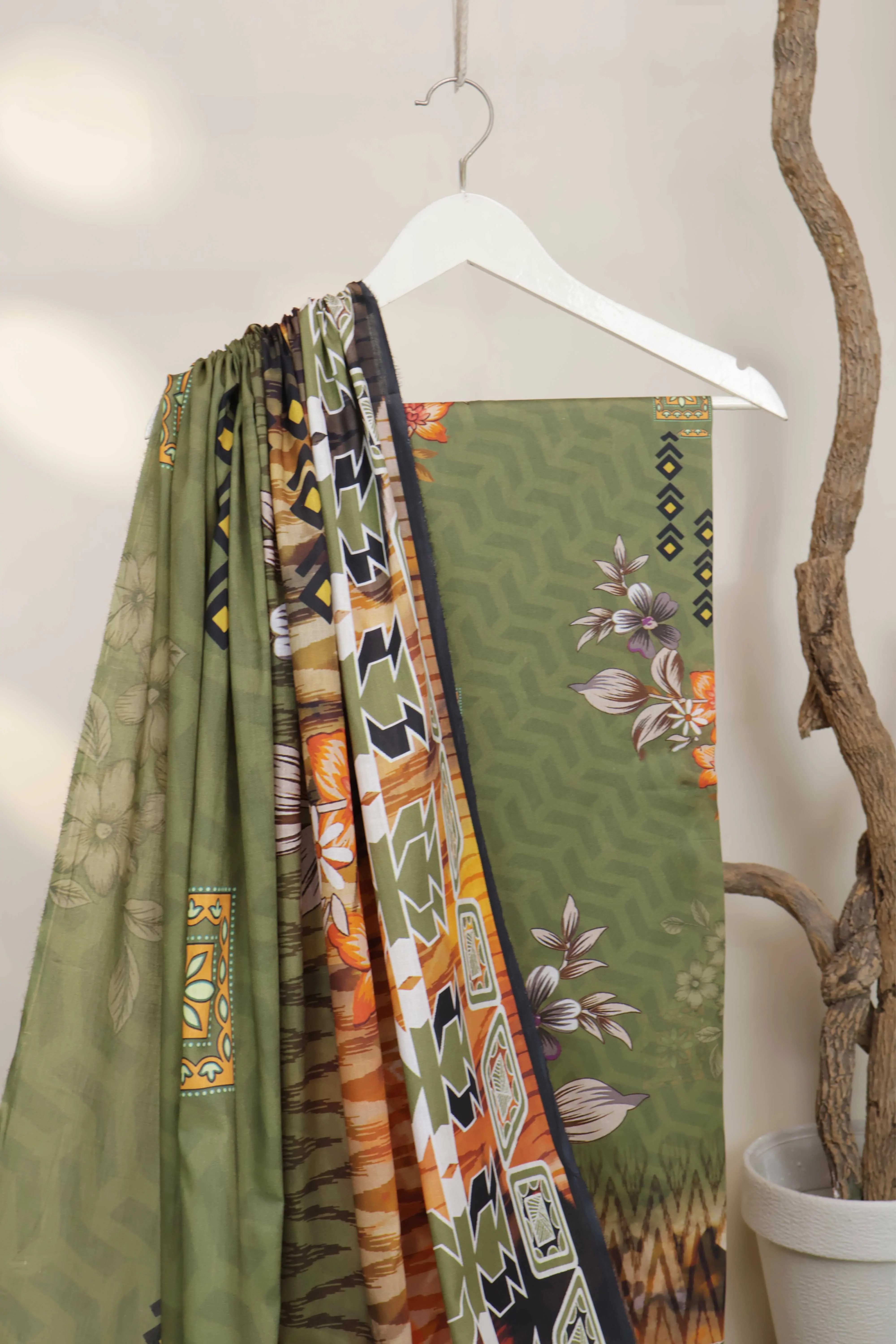 3PC-Lawn Printed Suit 3PSL04 - Image 4