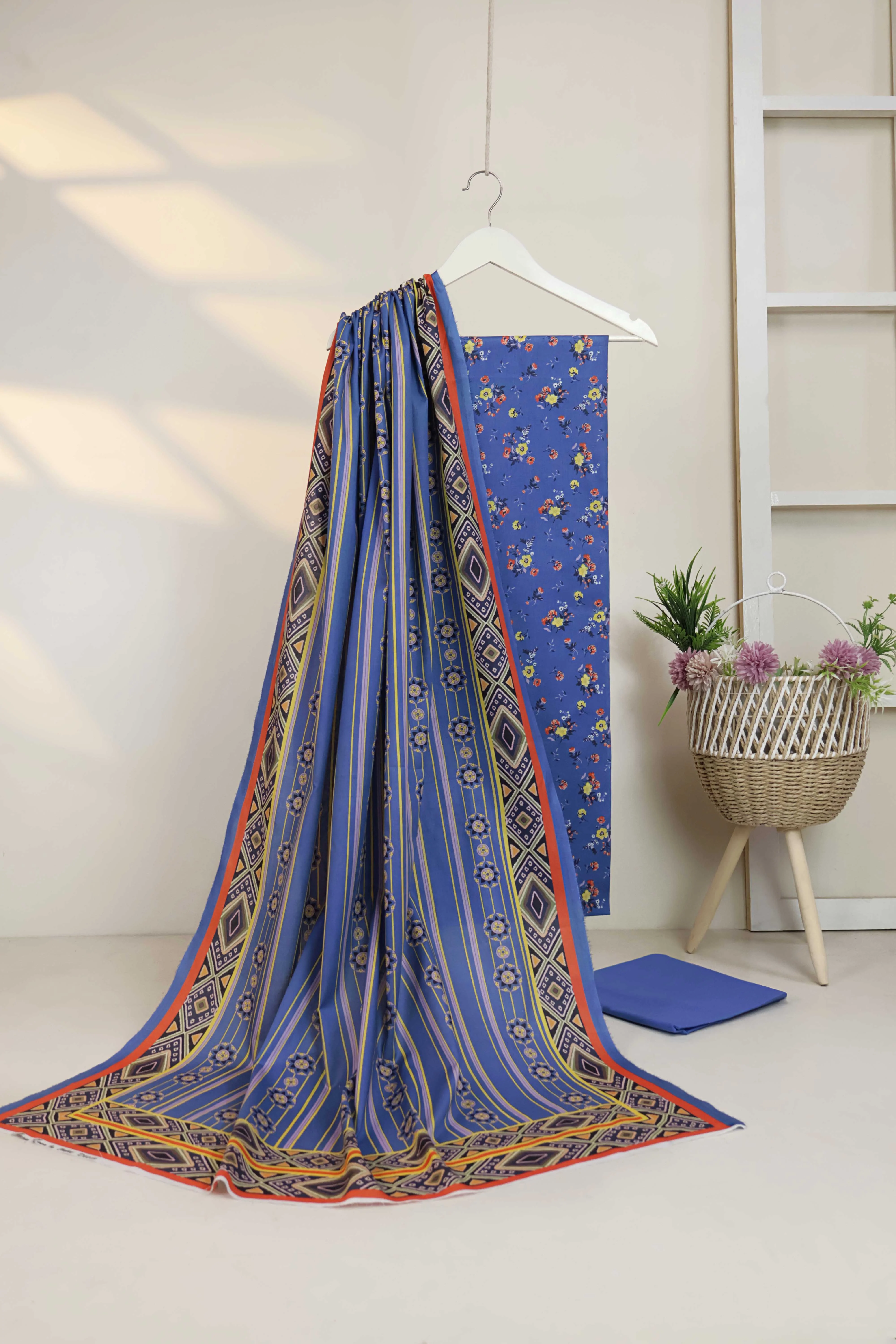 3PC-Lawn Printed Suit 3PSL33 - Image 2