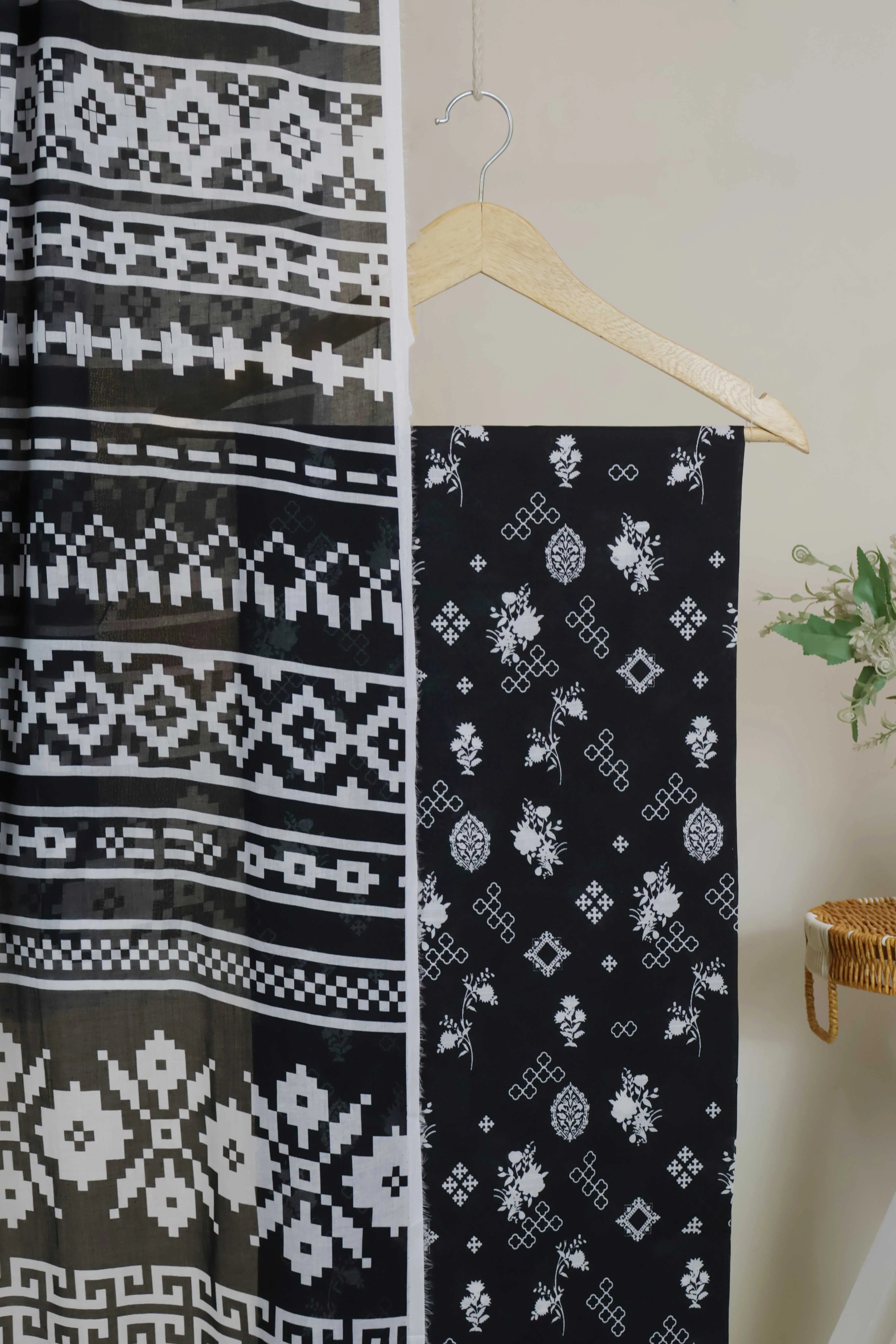 3pc-Lawn Printed Suit H25SLST103 - Image 3