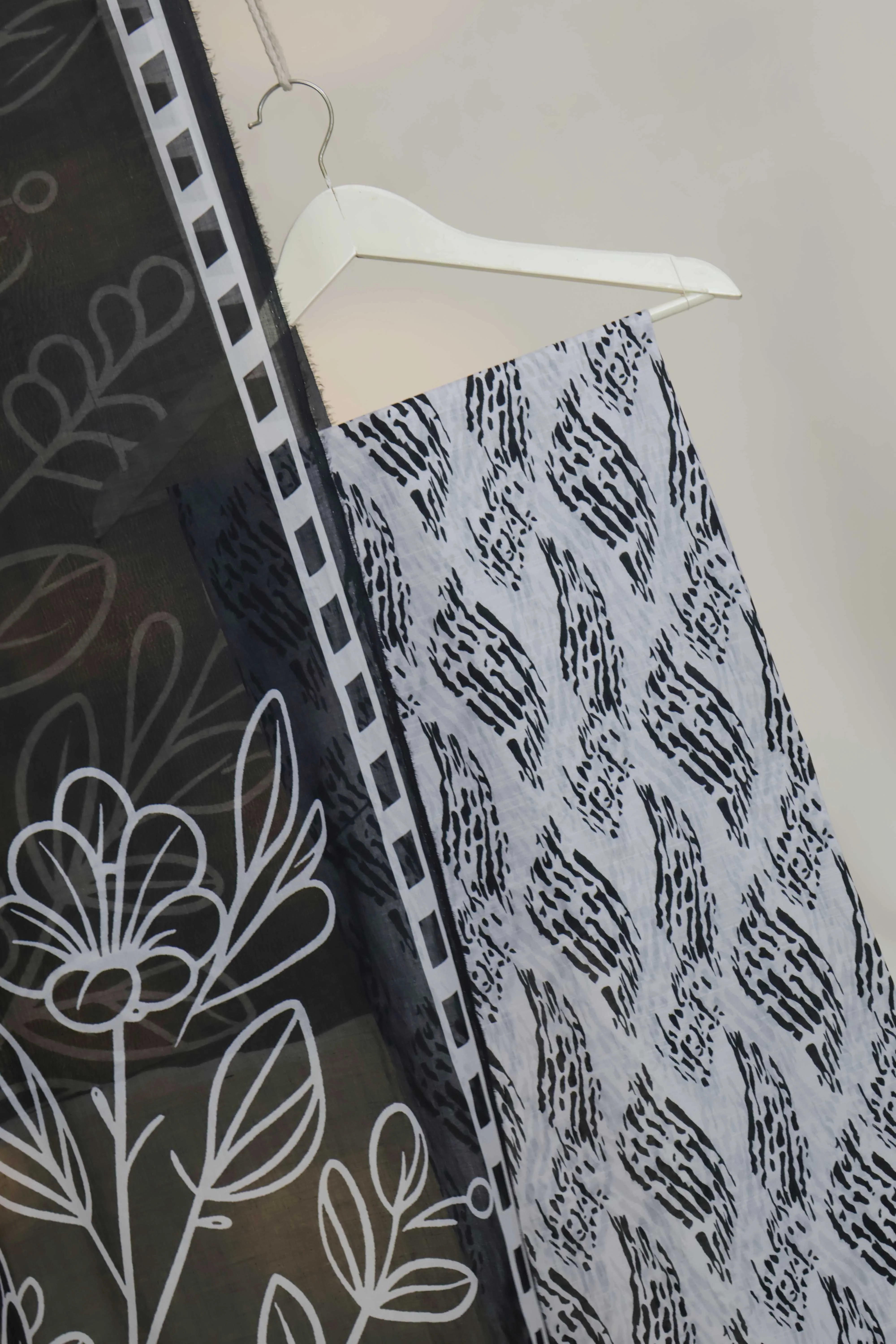 3pc-Lawn Printed Suit H25SLST105