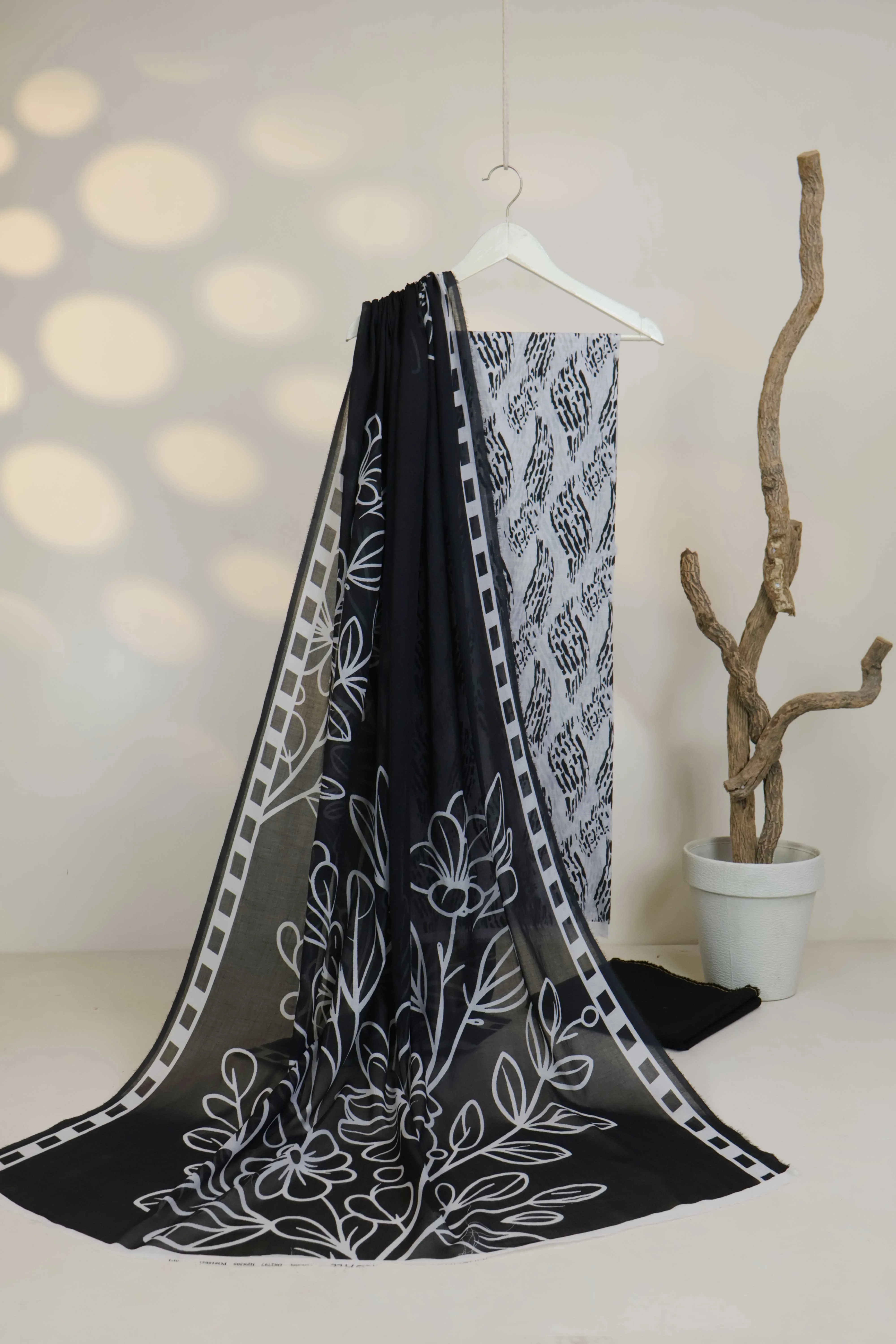 3pc-Lawn Printed Suit H25SLST105 - Image 3