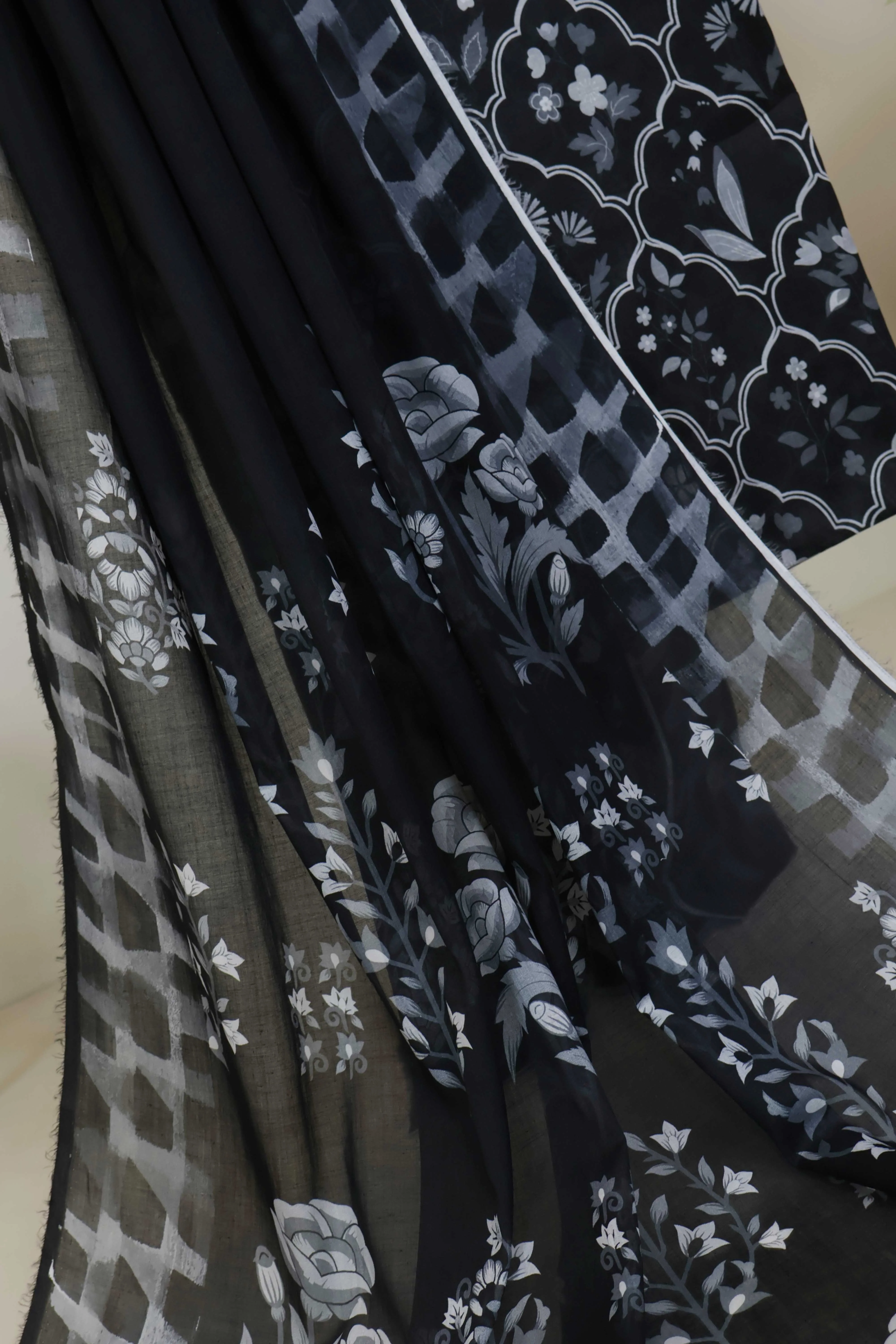 3pc-Lawn Printed Suit H25SLST106 - Image 4
