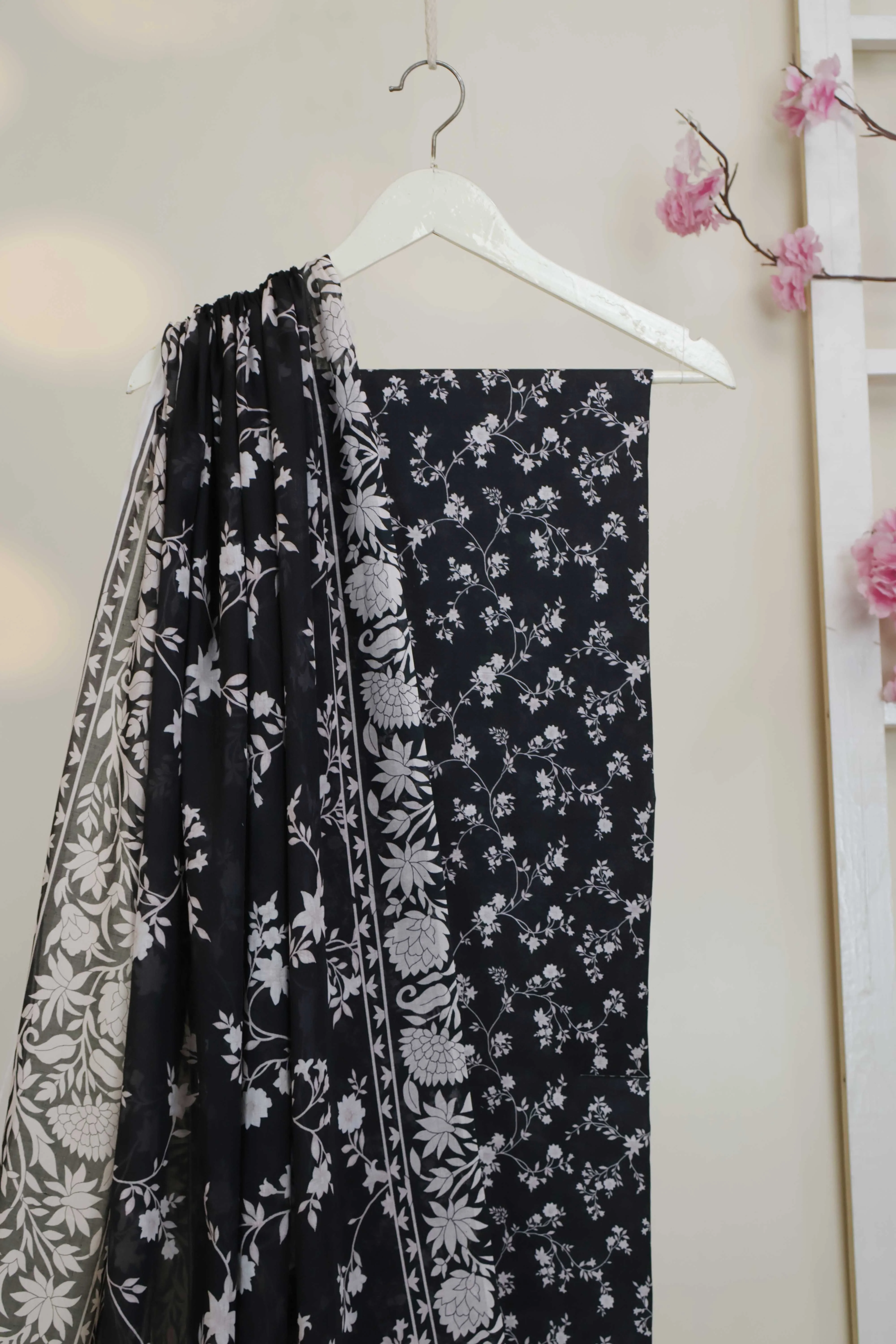 3pc-Lawn Printed Suit H25SLST107 - Image 5