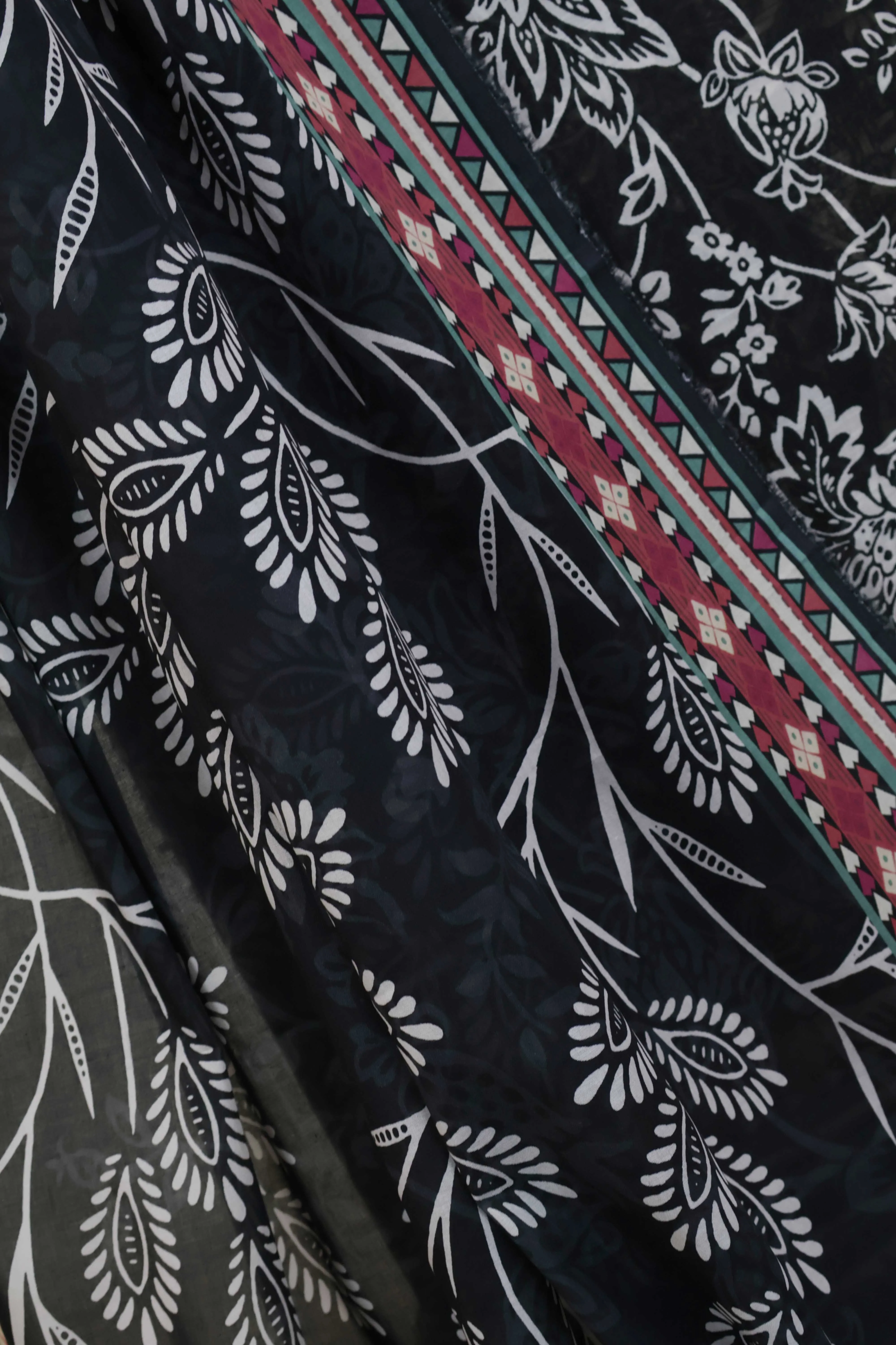 3pc-Lawn Printed Suit H25SLST109 - Image 3