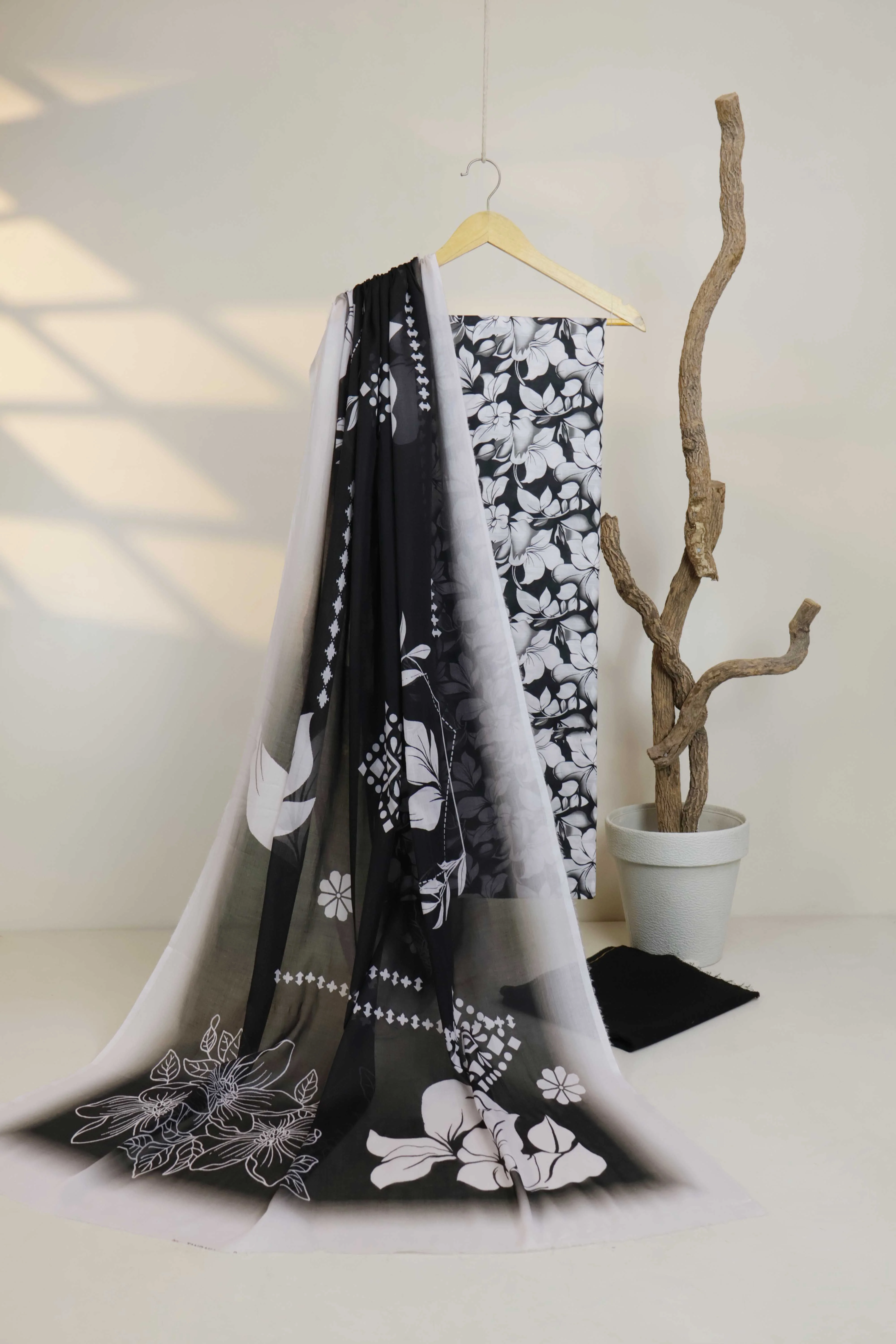 3pc-Lawn Printed Suit H25SLST110