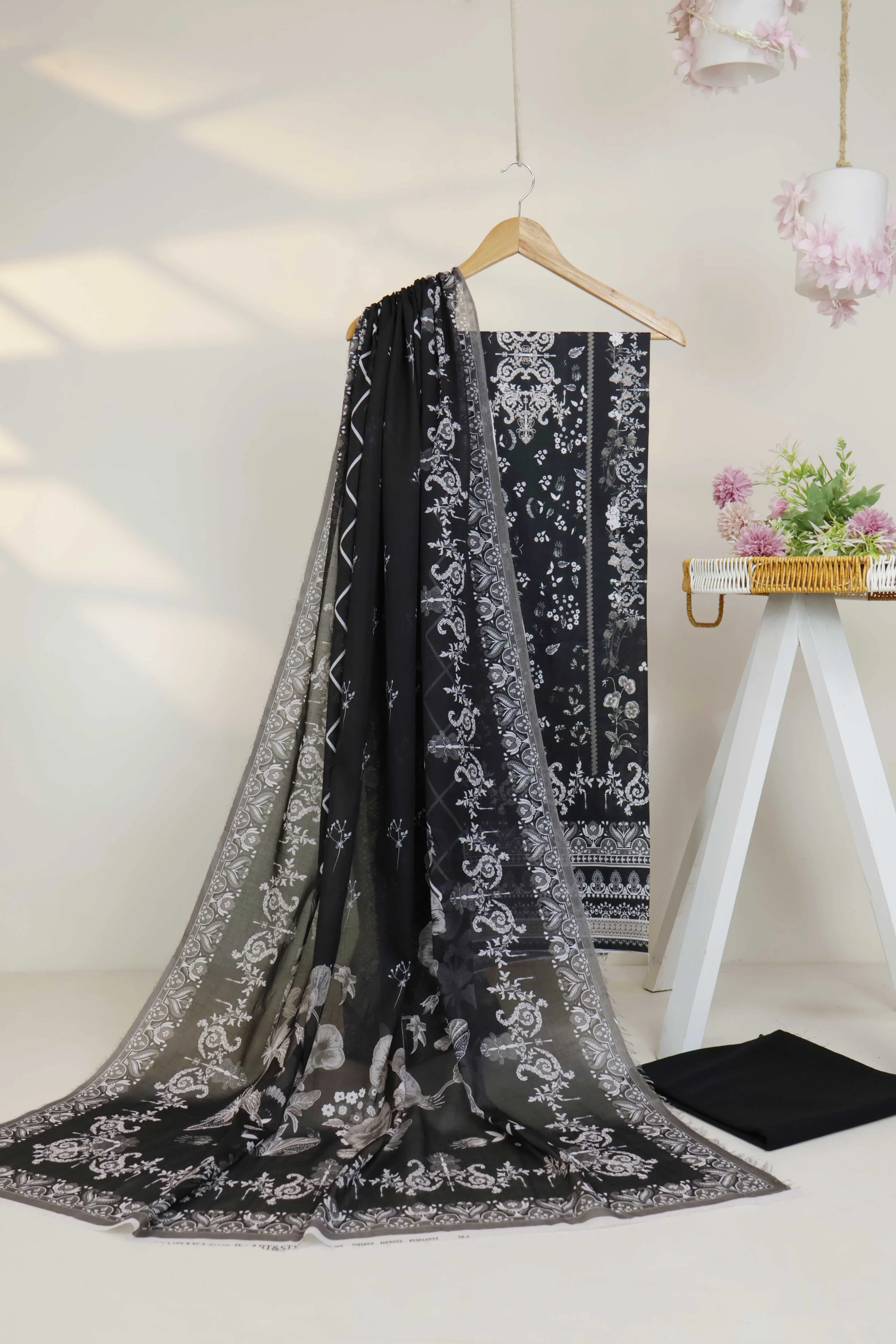3pc-Lawn Printed Suit H25SLST116