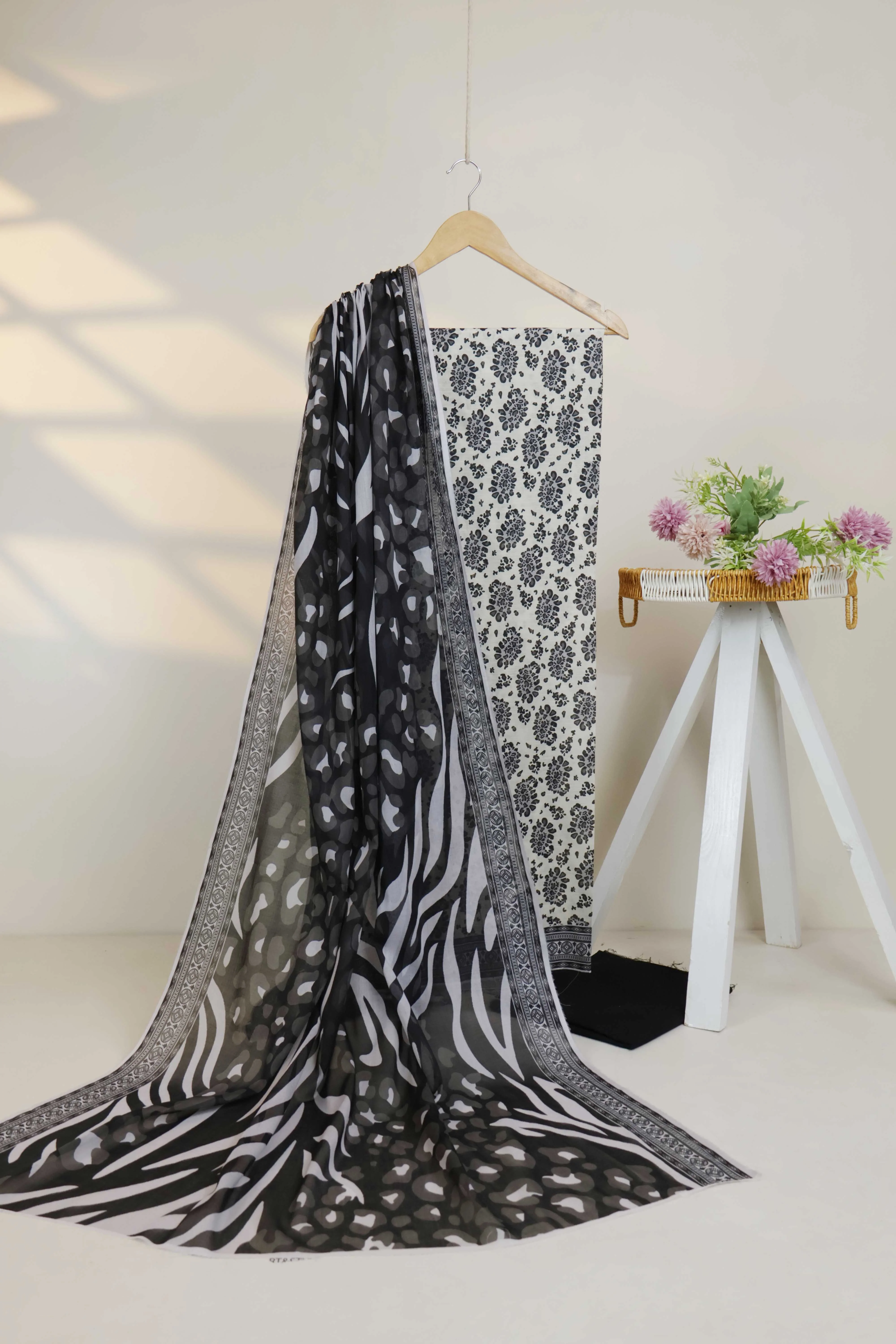 3pc-Lawn Printed Suit H25SLST117 - Image 2