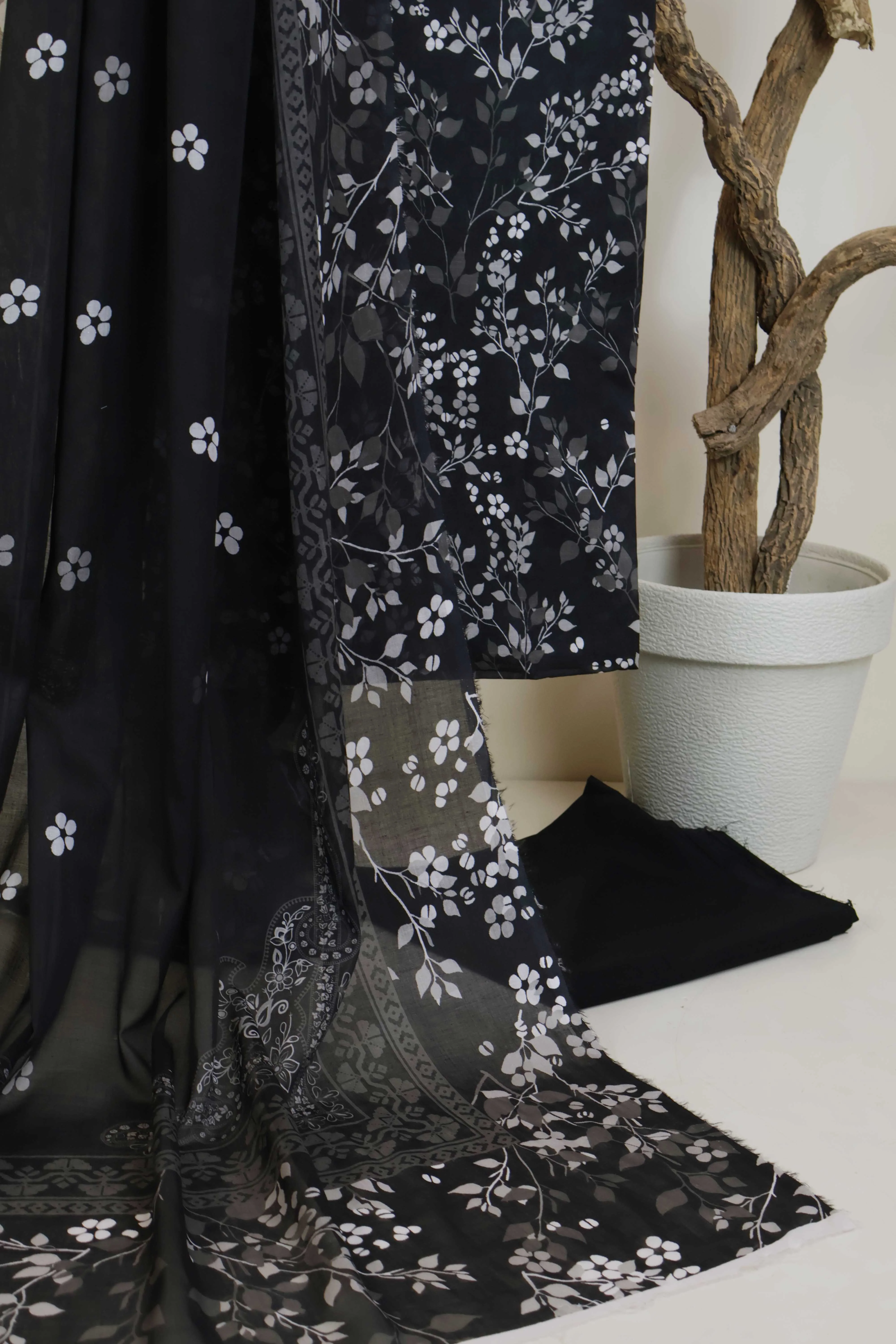 3pc-Lawn Printed Suit H25SLST118 - Image 4