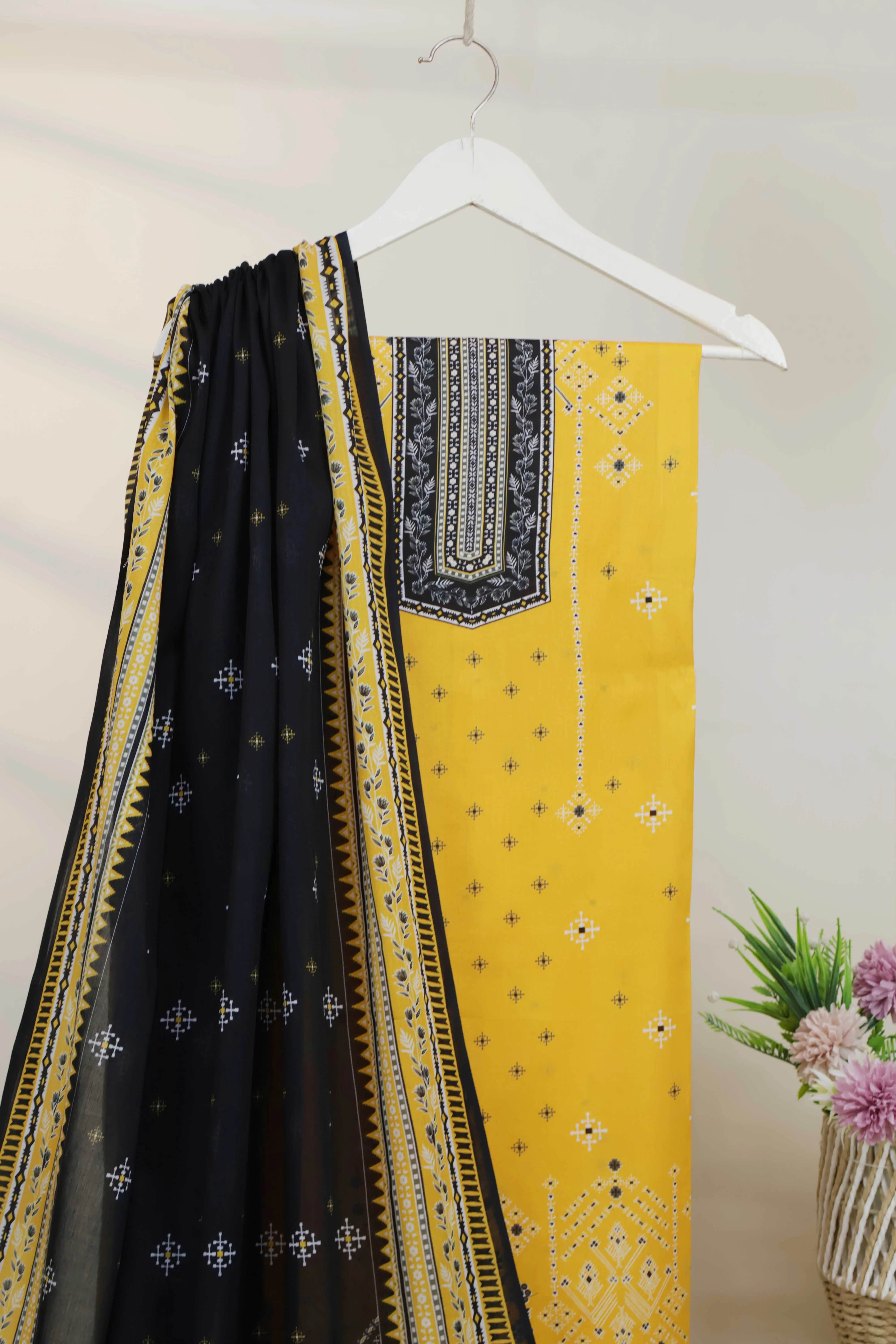 3pc-Lawn Printed Suit L3PP405 - Image 4