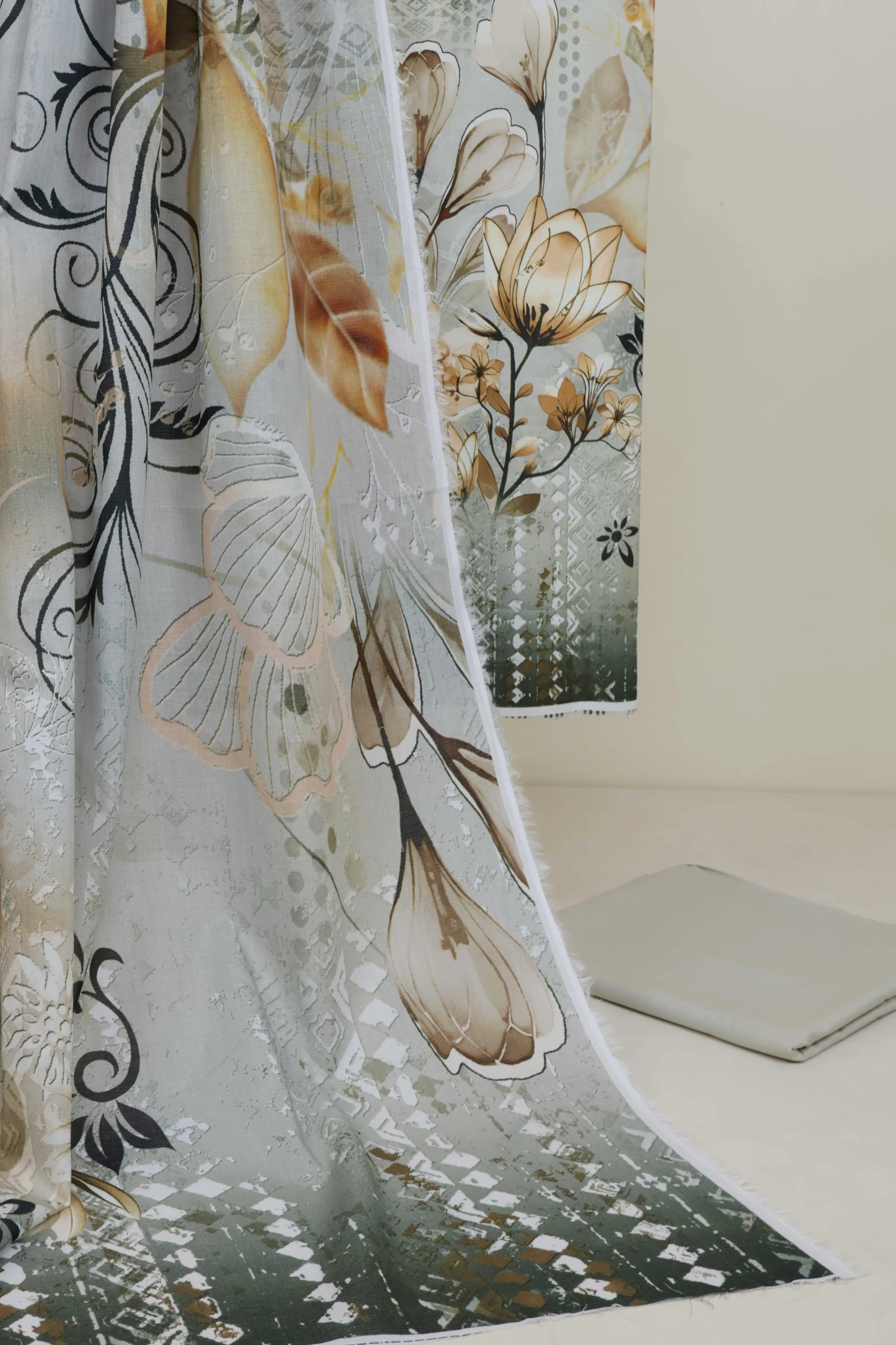 3pc-Lawn Printed Suit L3PP524 - Image 5