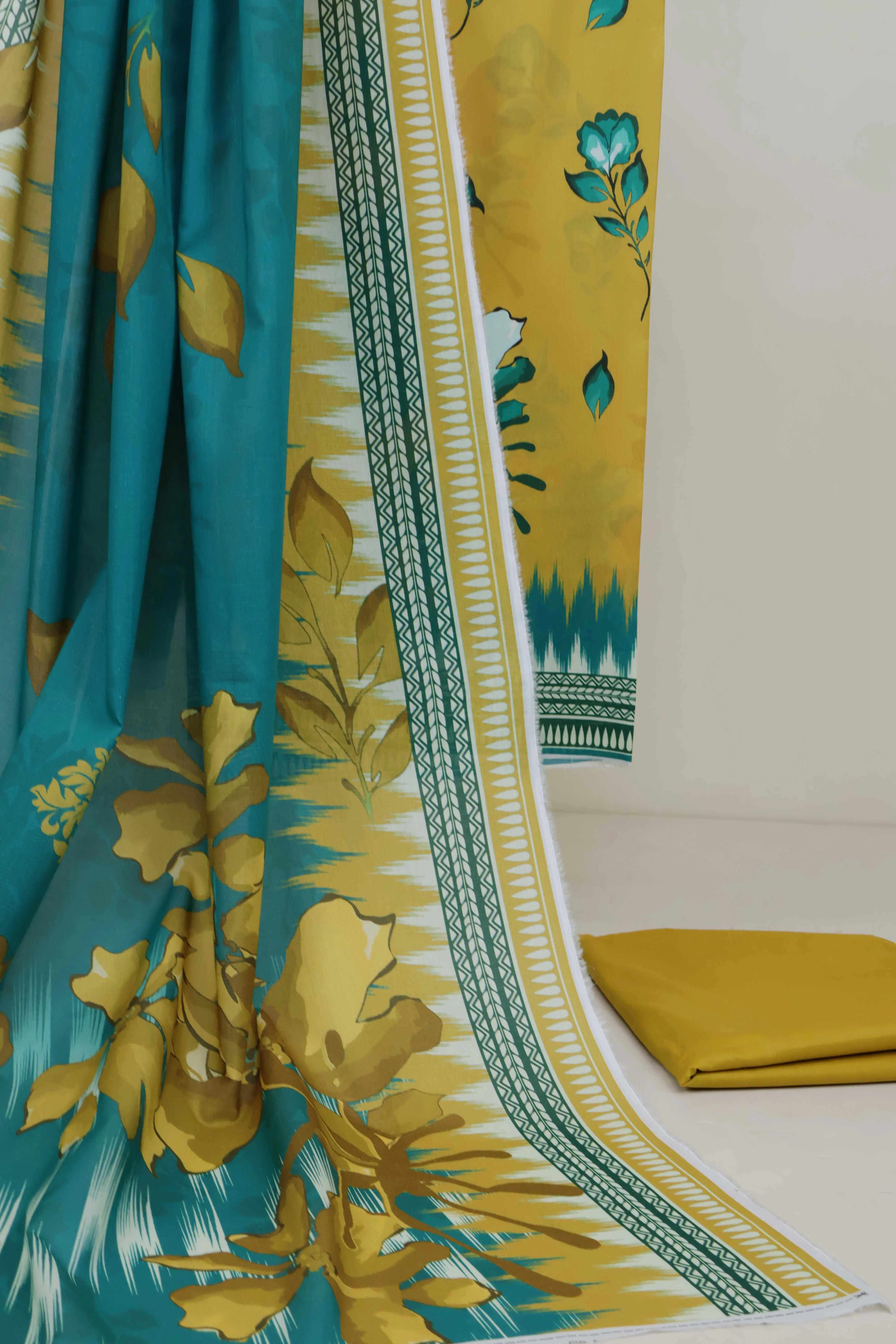 3pc-Lawn Printed Suit L3PP523 - Image 4