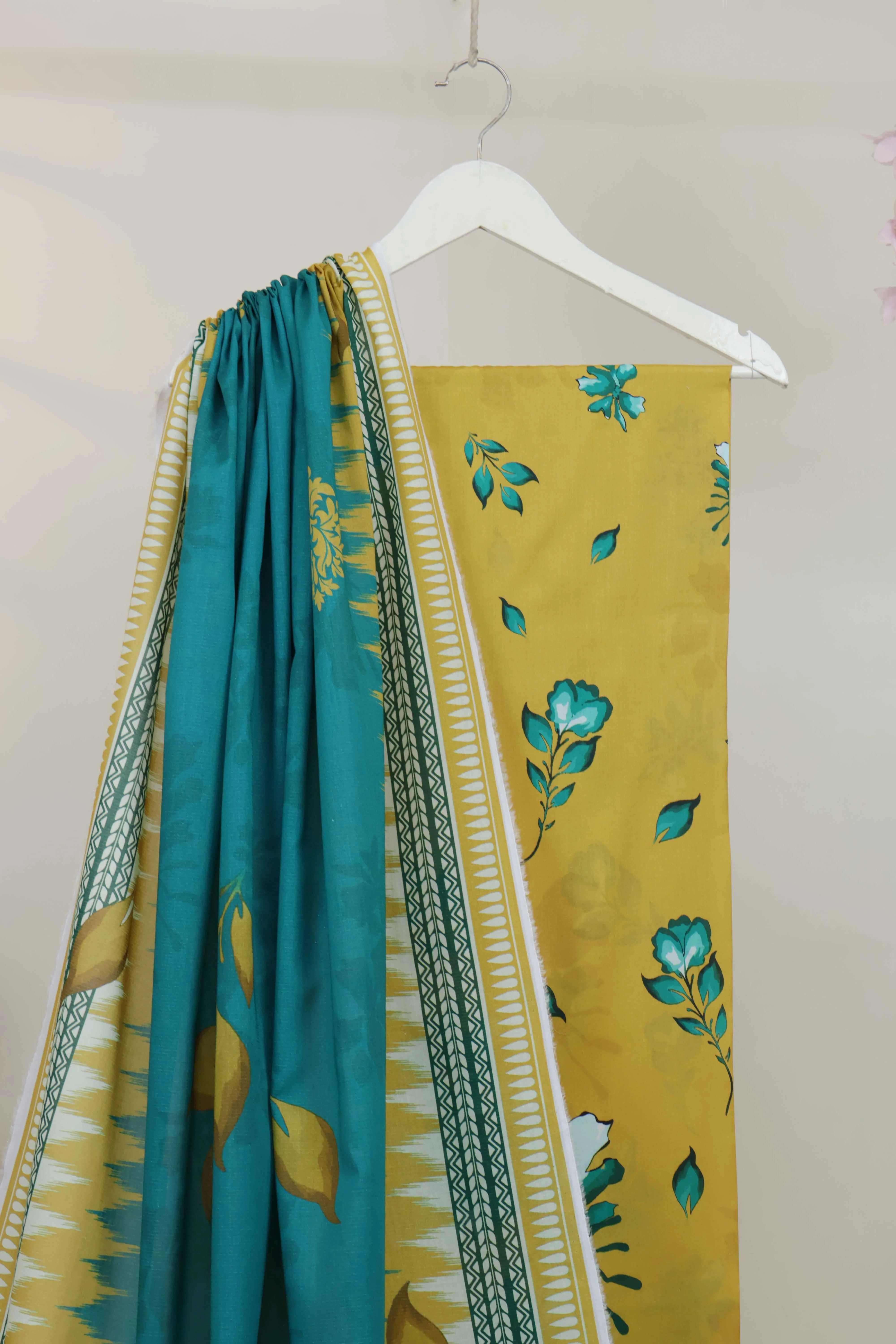 3pc-Lawn Printed Suit L3PP523 - Image 5