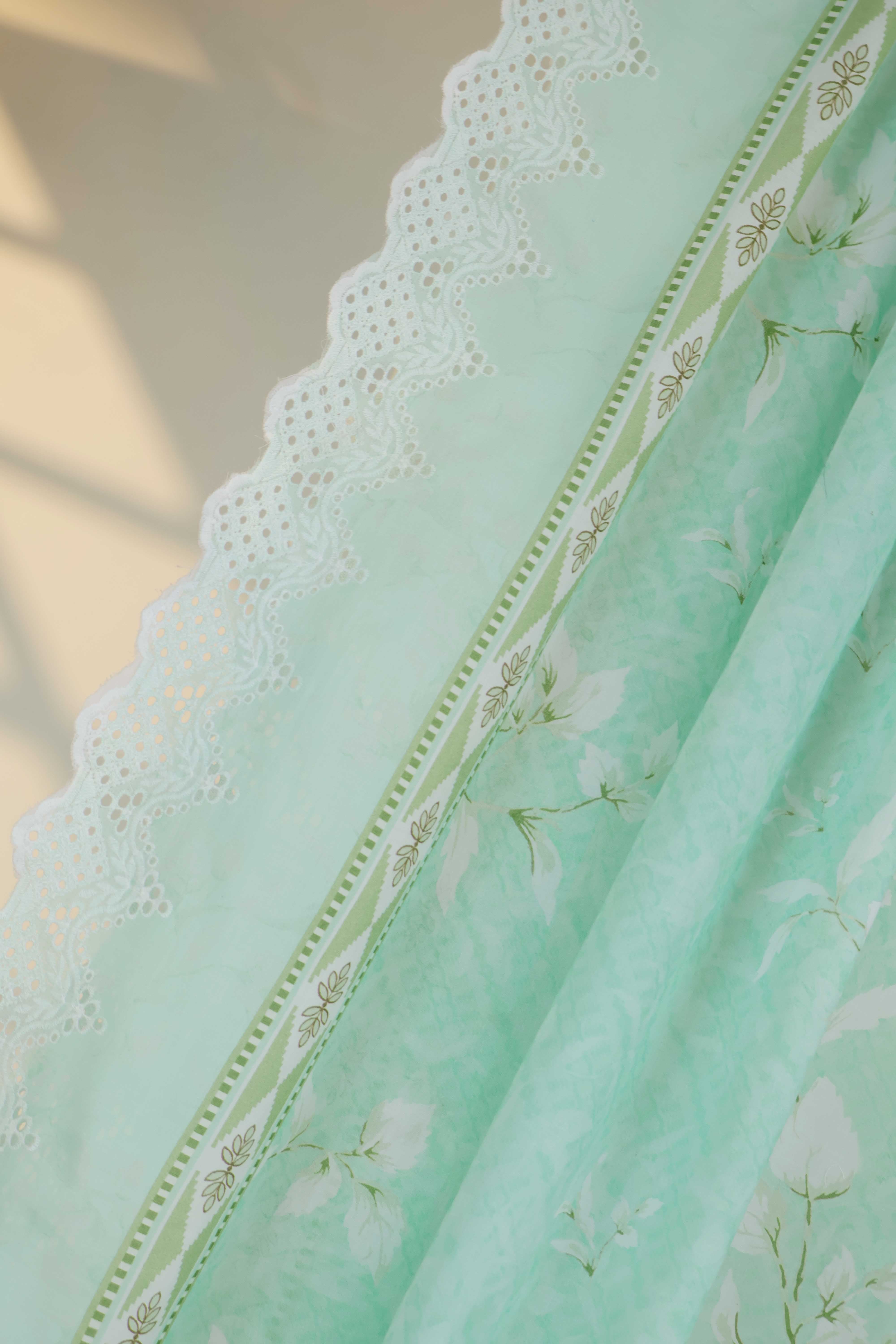 3Piece-Lawn Embroidered Suit v45wr04 - Image 5