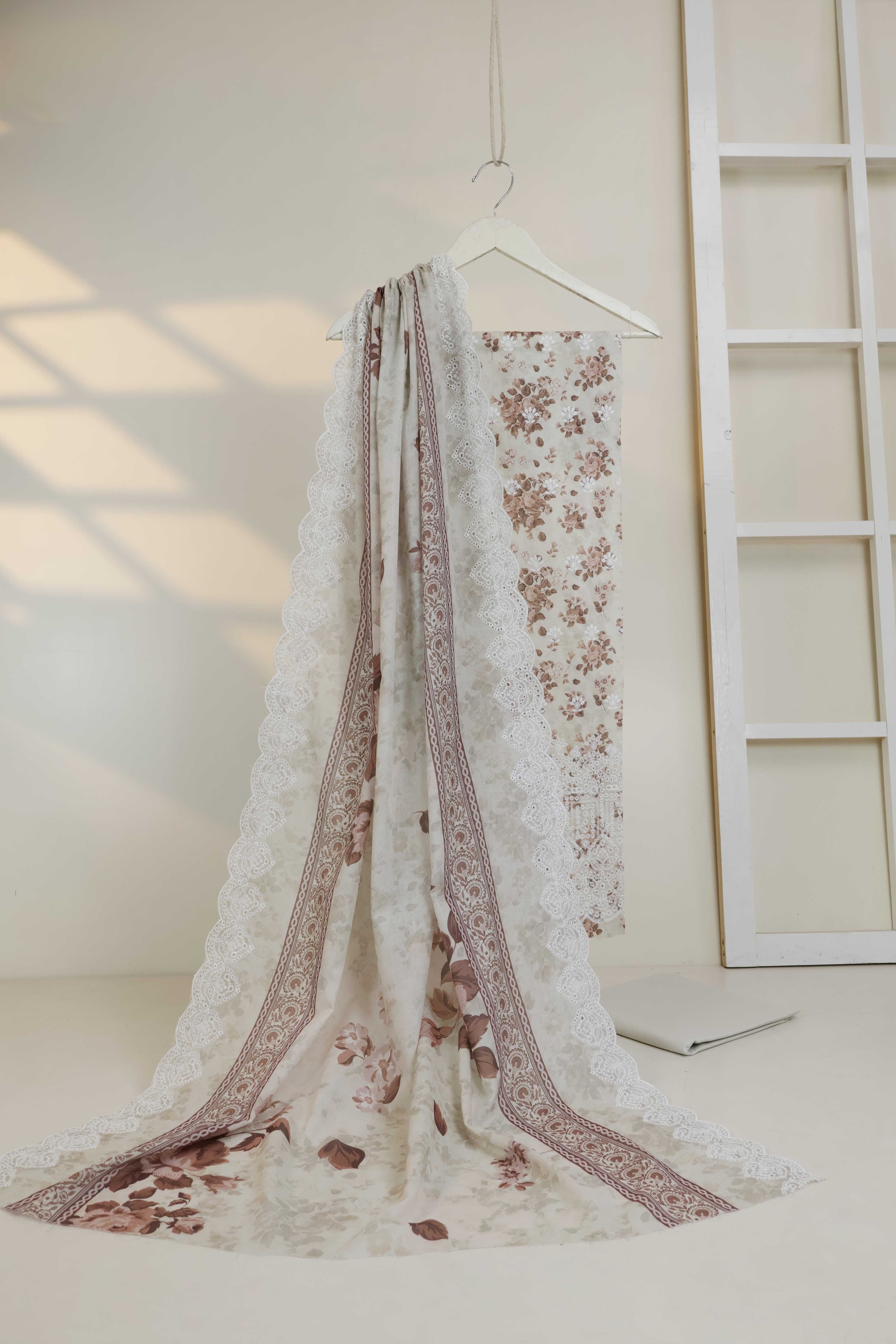 3Piece-Lawn Embroidered Suit v45wr03 - Image 5