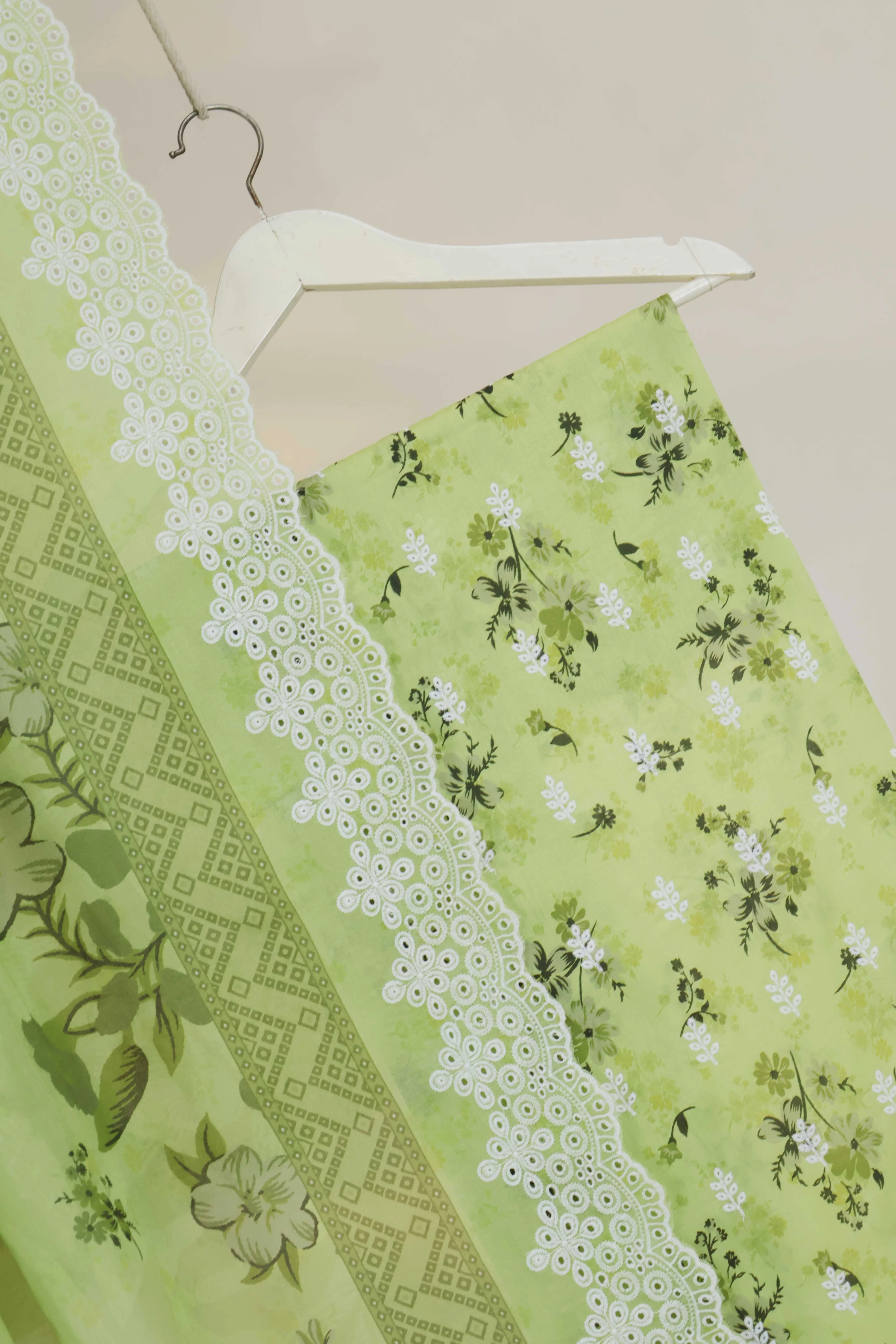 3Piece-Lawn Embroidered Suit v45wr10 - Image 4