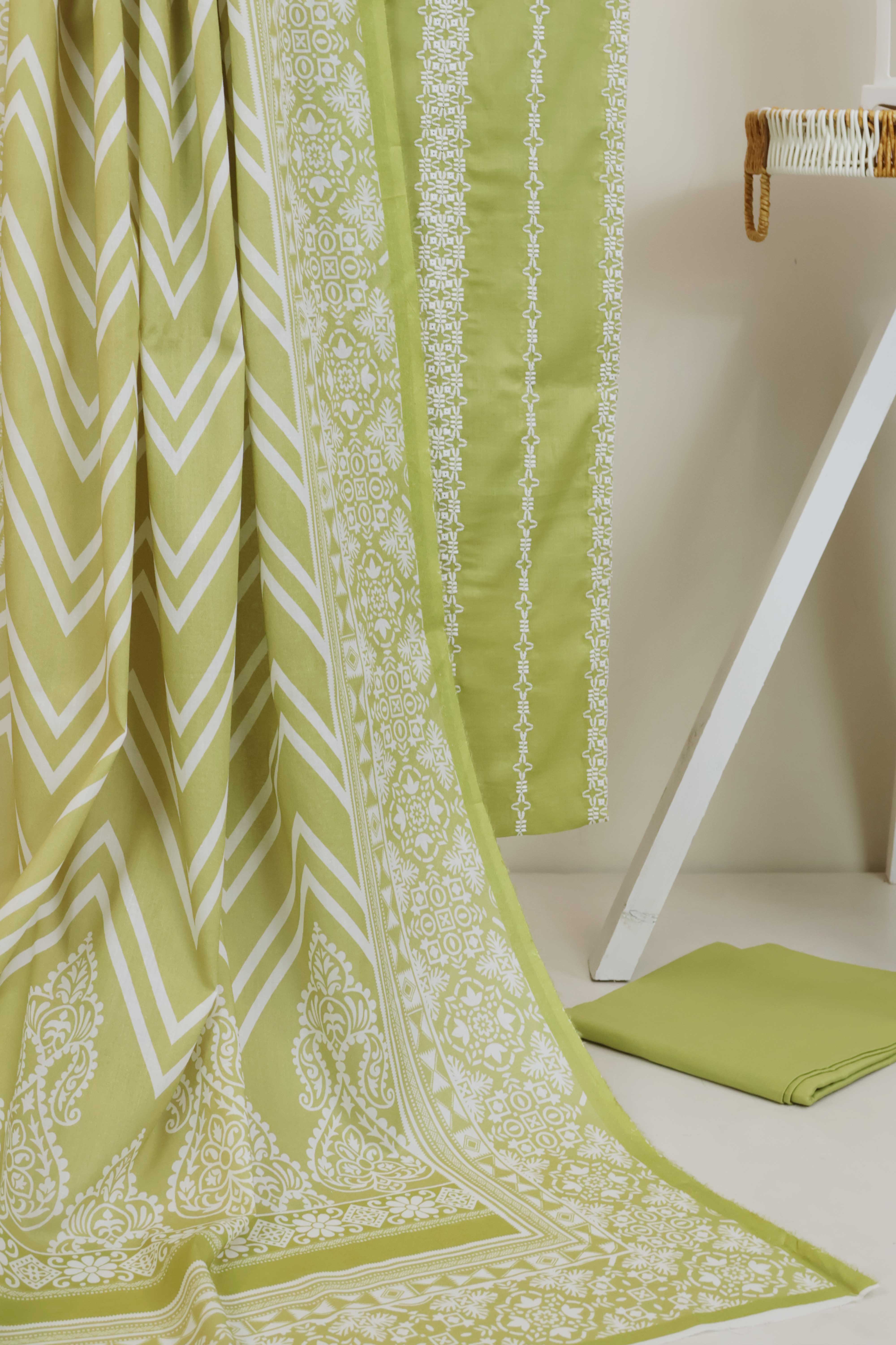 3Piece-Lawn Embroidered Suit EL3PSR04 - Image 5