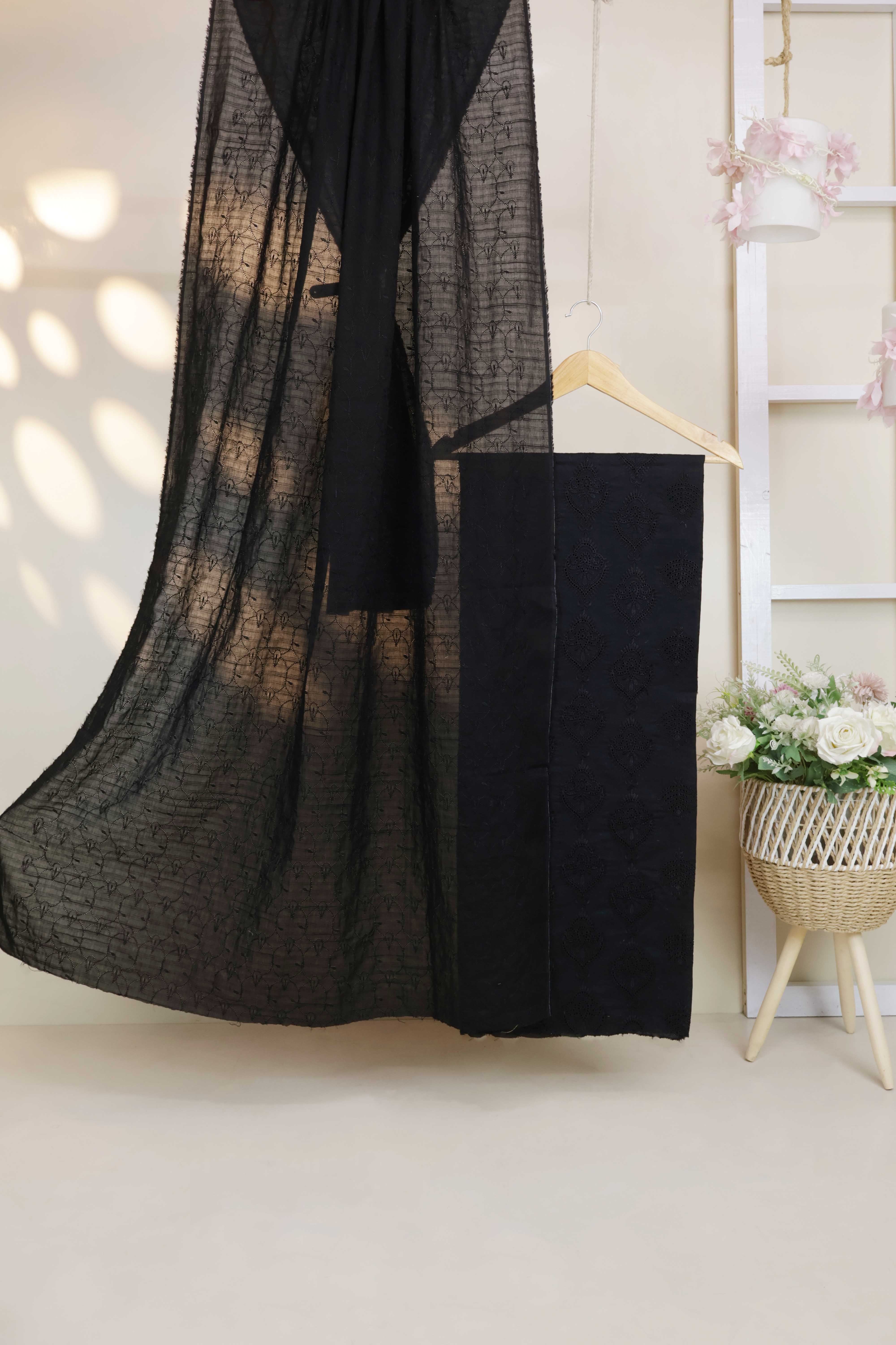 3Piece-Lawn Embroidered Suit MV2WR02 - Image 2