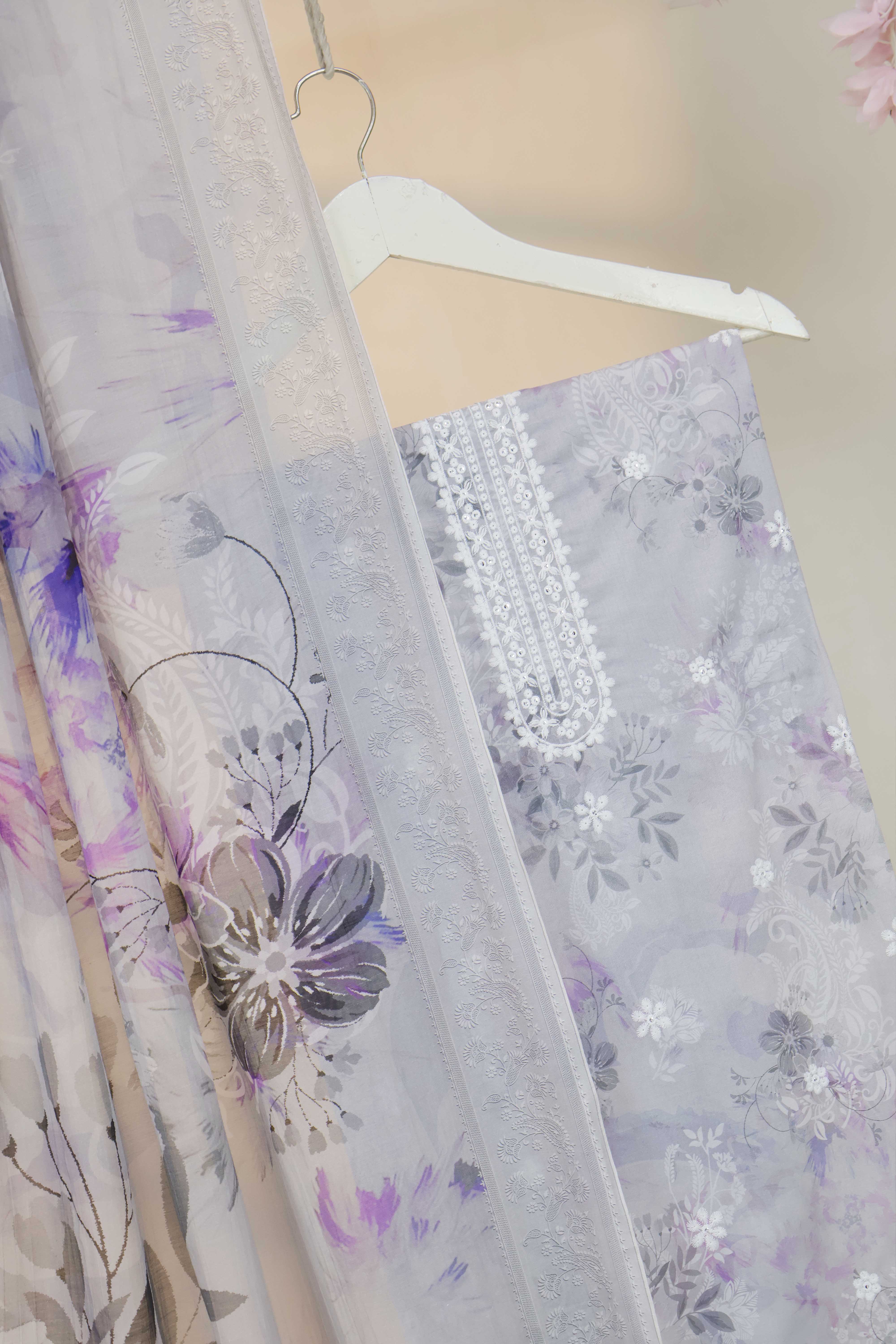 3Piece-Lawn Embroidered Suit V12WR03 - Image 2