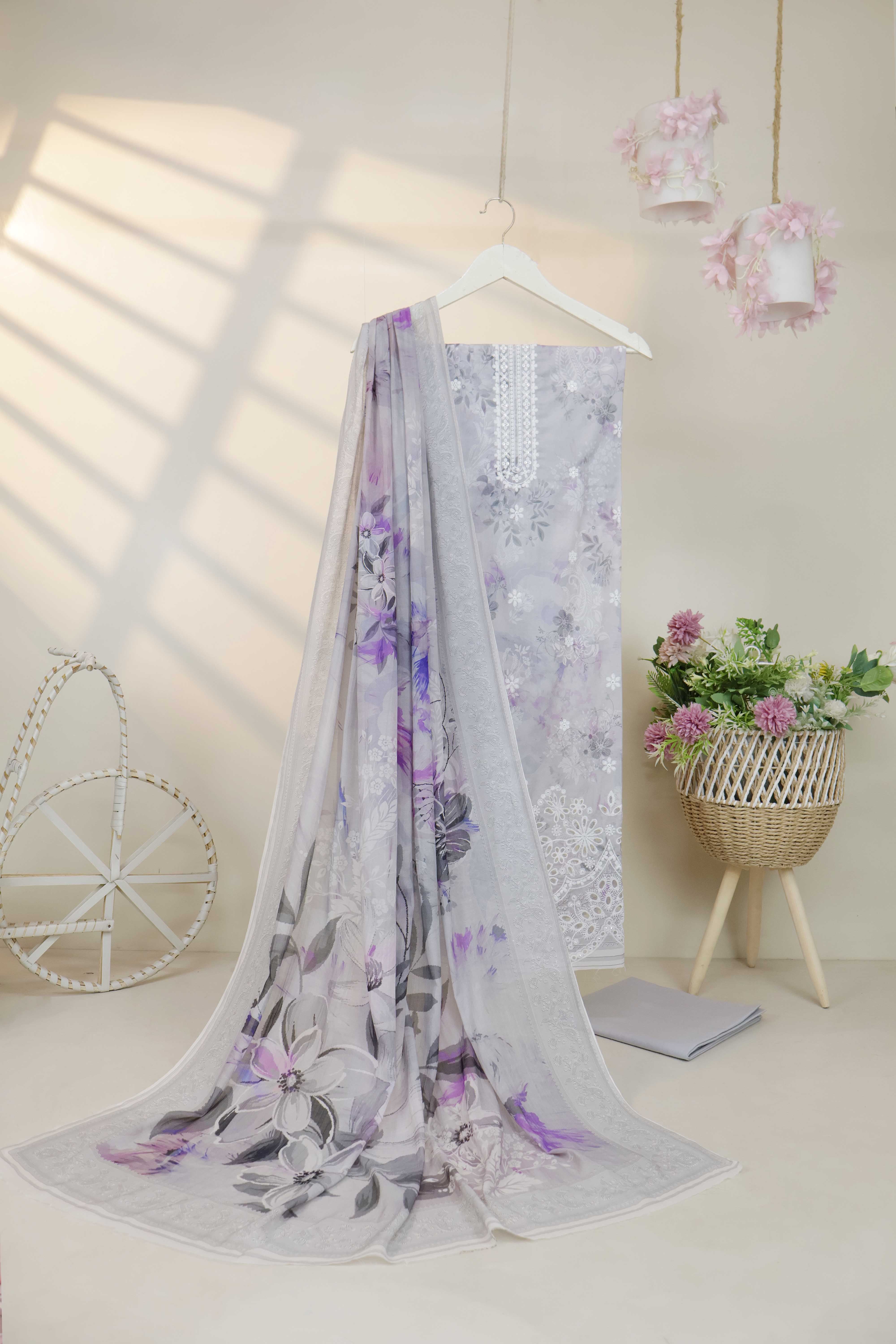 3Piece-Lawn Embroidered Suit V12WR03 - Image 5