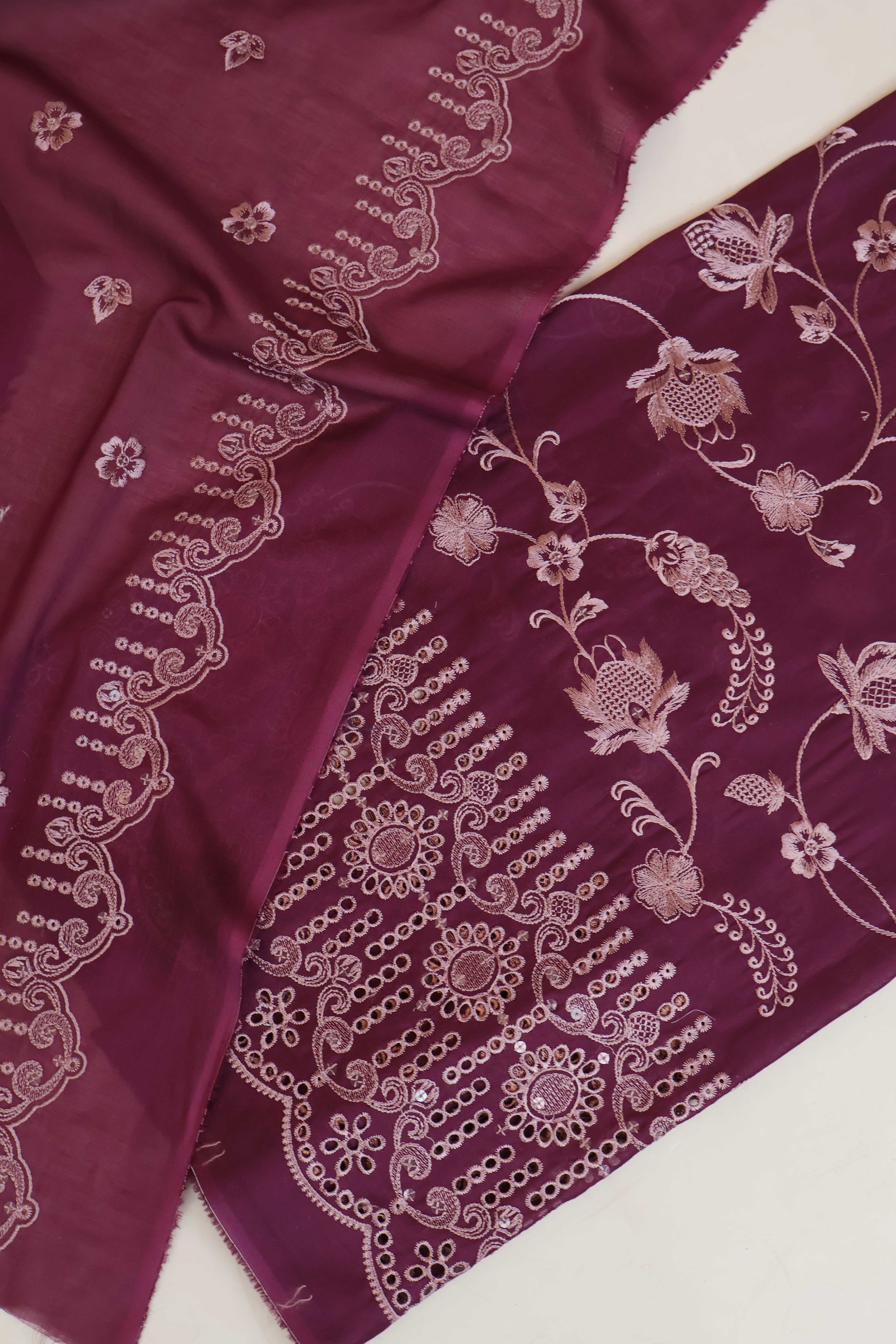 3Piece-Lawn Embroidered Suit V15WR06 - Image 3