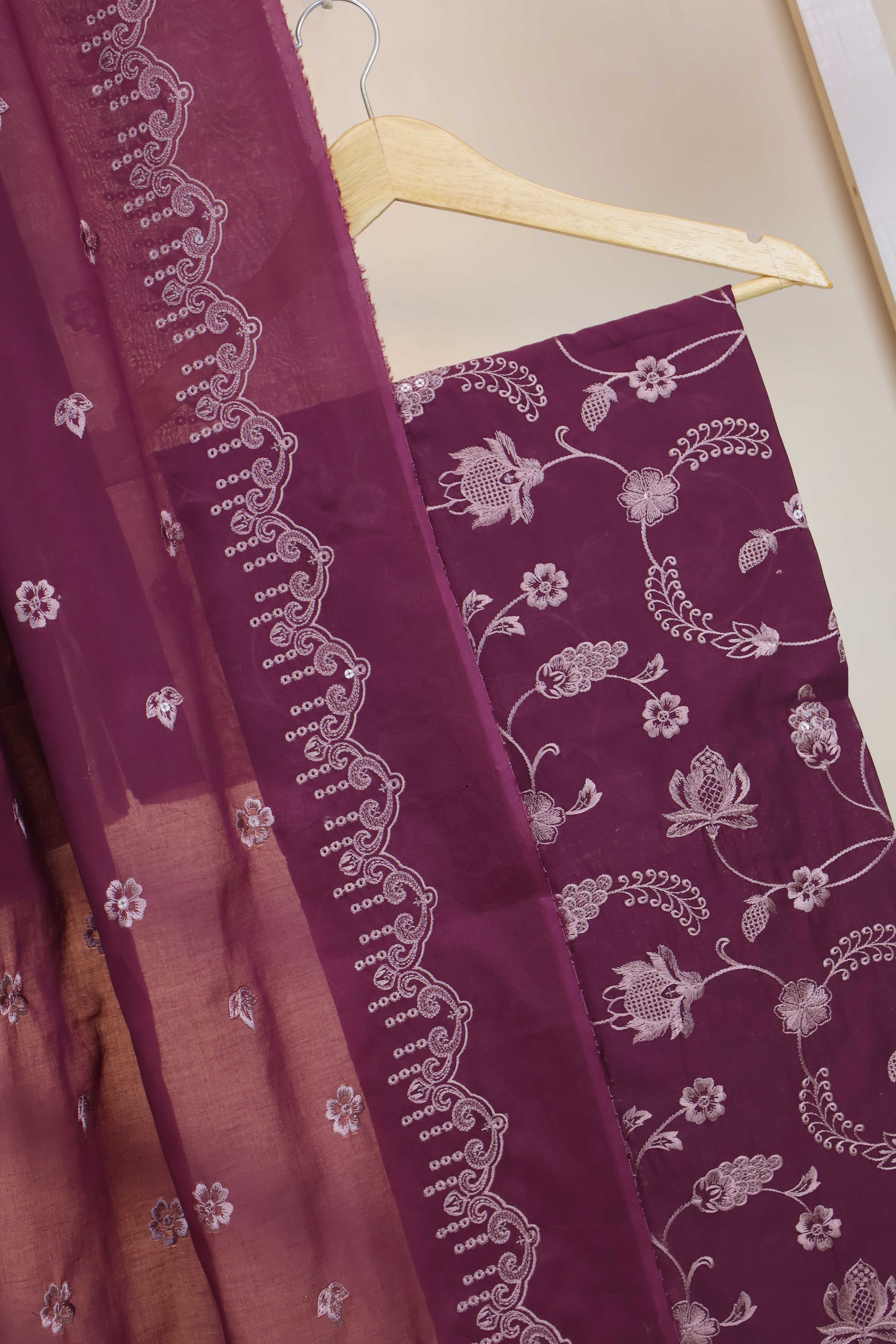 3Piece-Lawn Embroidered Suit V15WR06 - Image 4