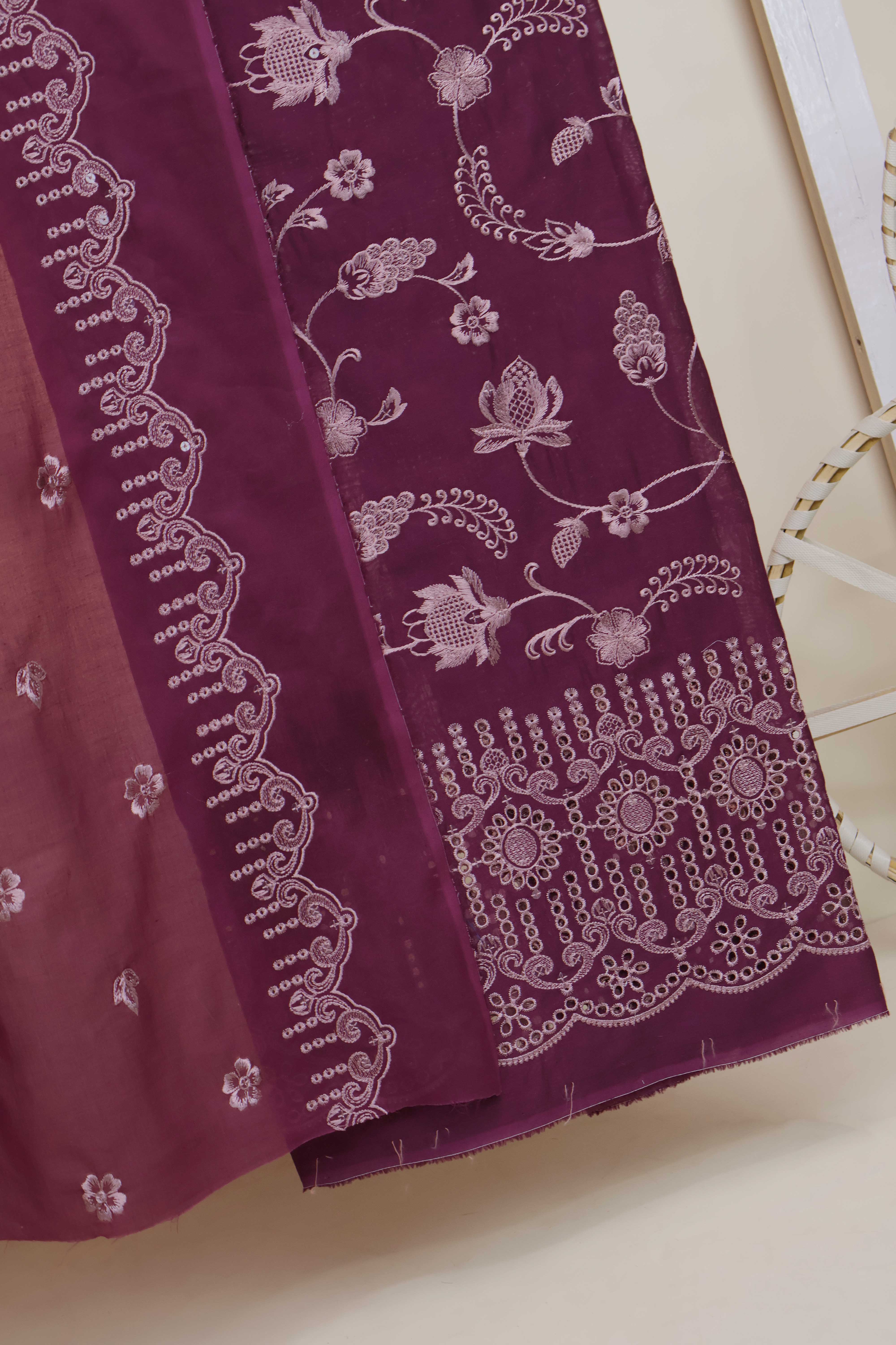 3Piece-Lawn Embroidered Suit V15WR06 - Image 5