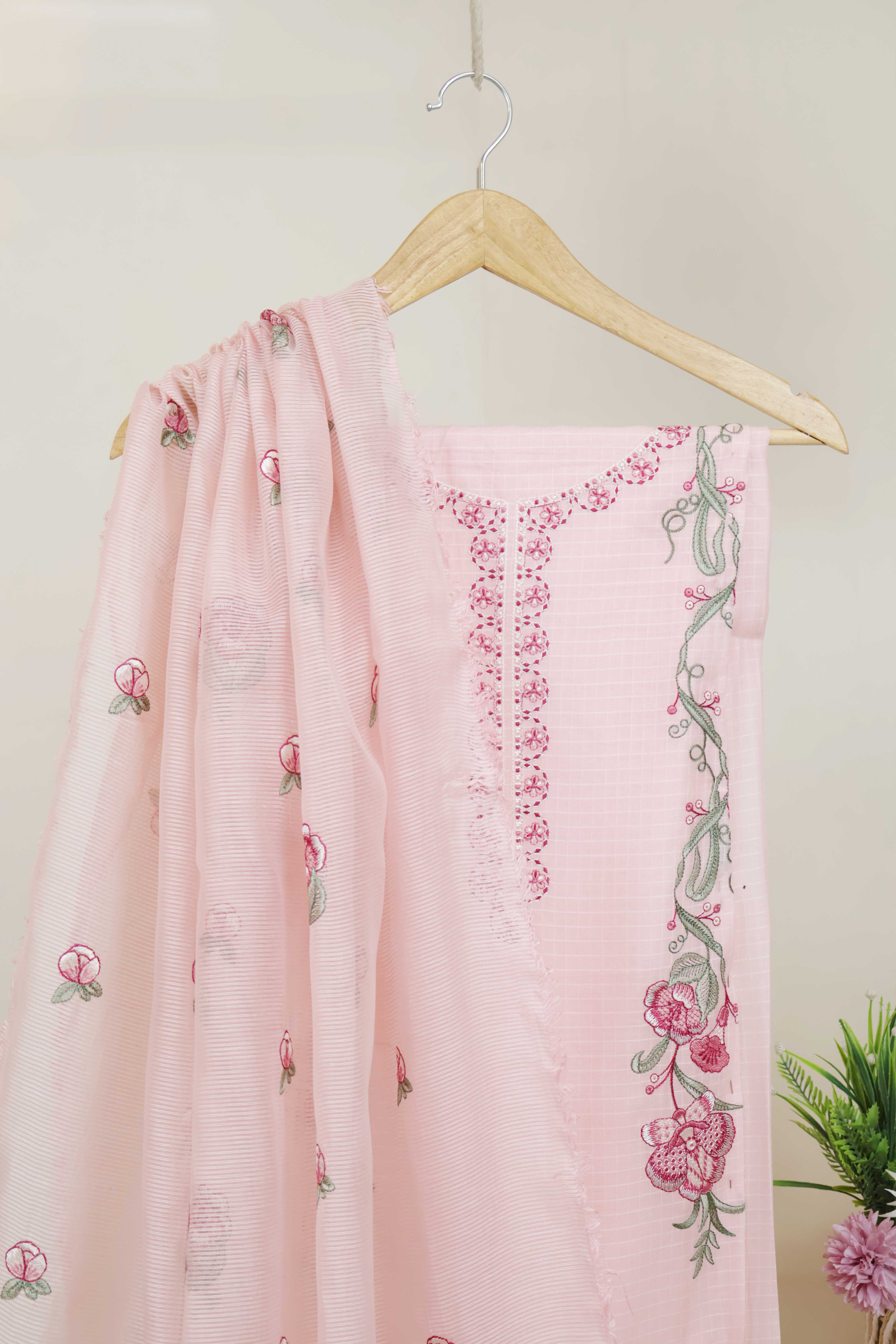 3Piece-Lawn Embroidered Suit V22WR02 - Image 5