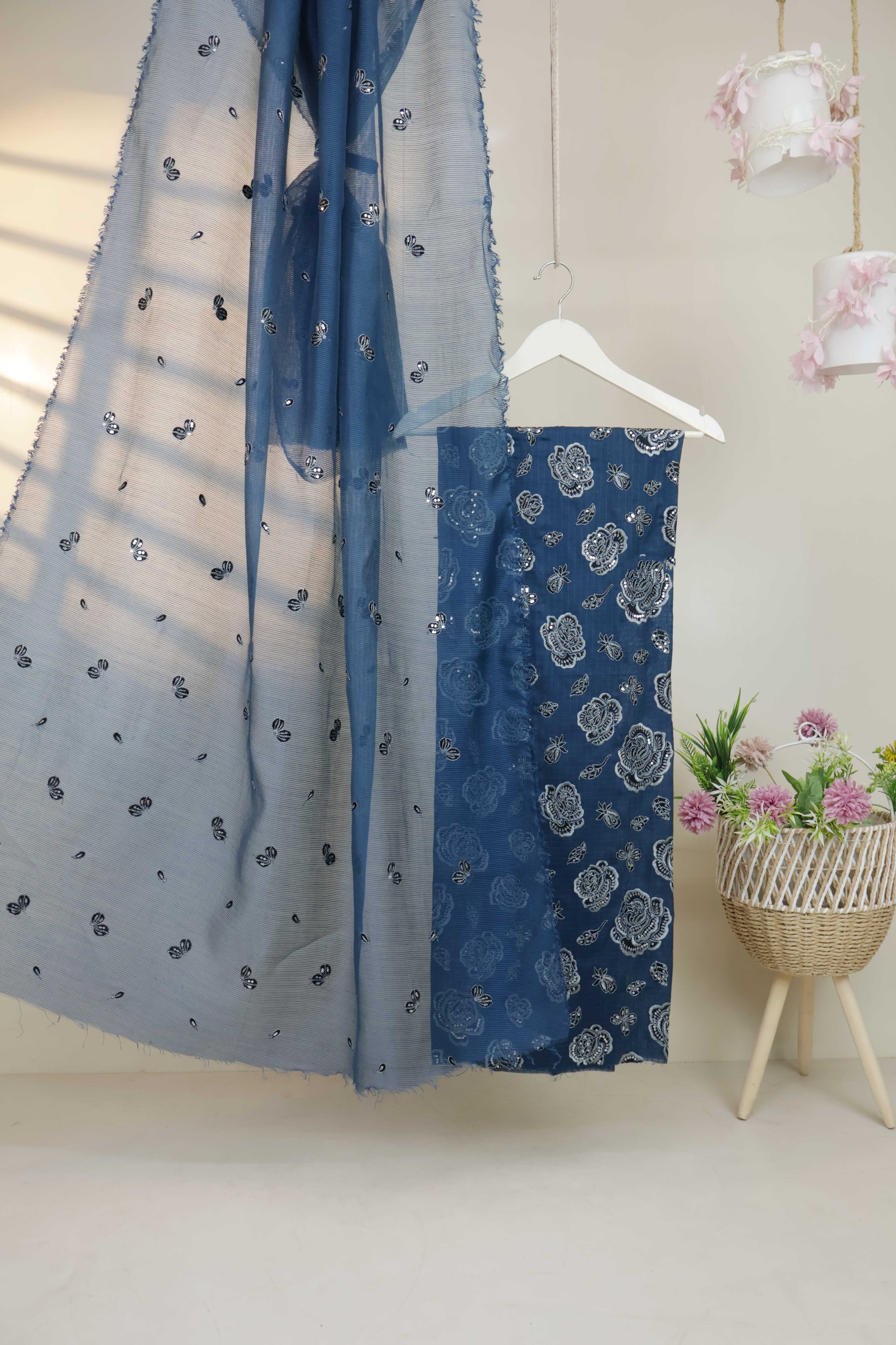 3Piece-Lawn Embroidered Suit V22WR04 - Image 2