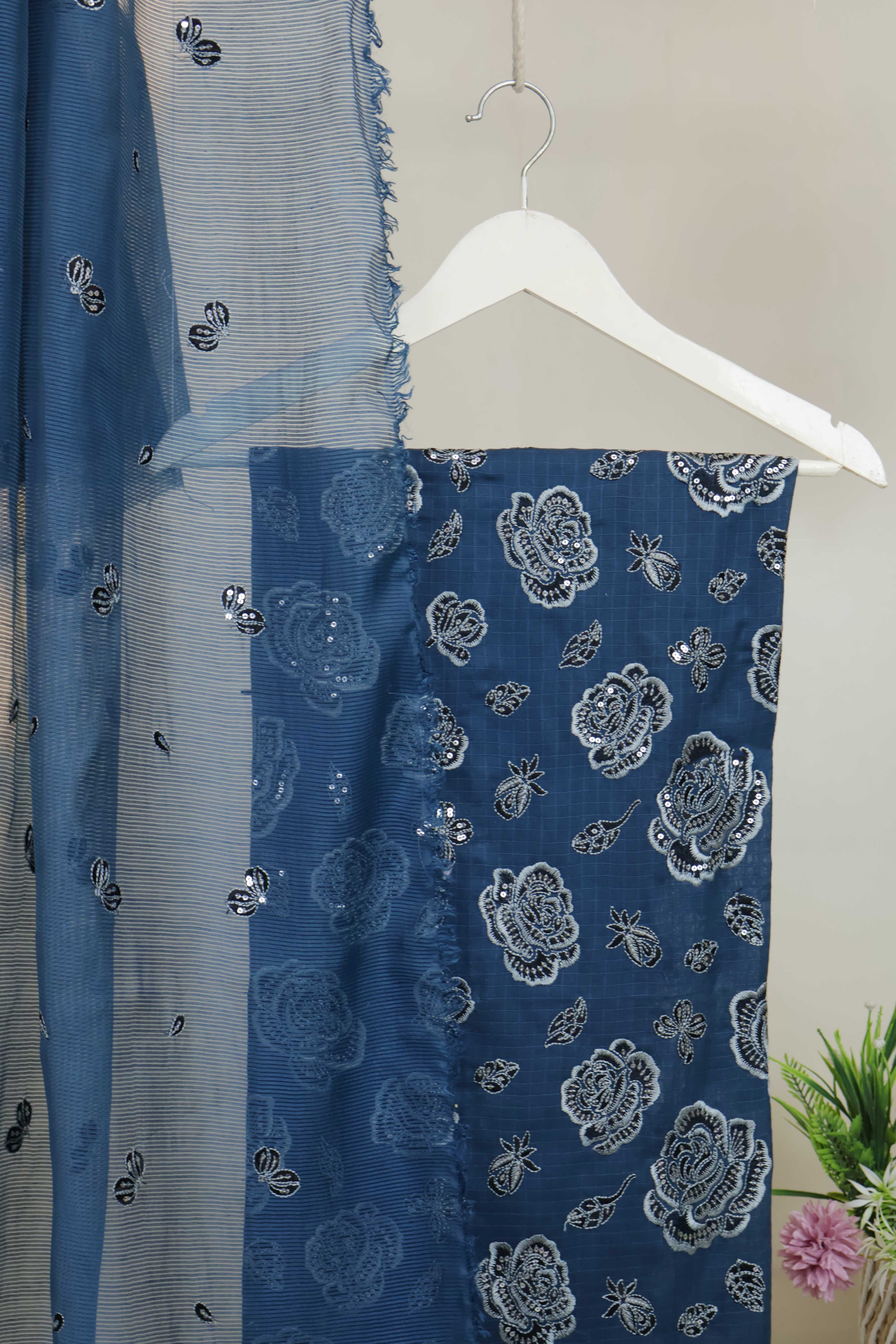 3Piece-Lawn Embroidered Suit V22WR04 - Image 5