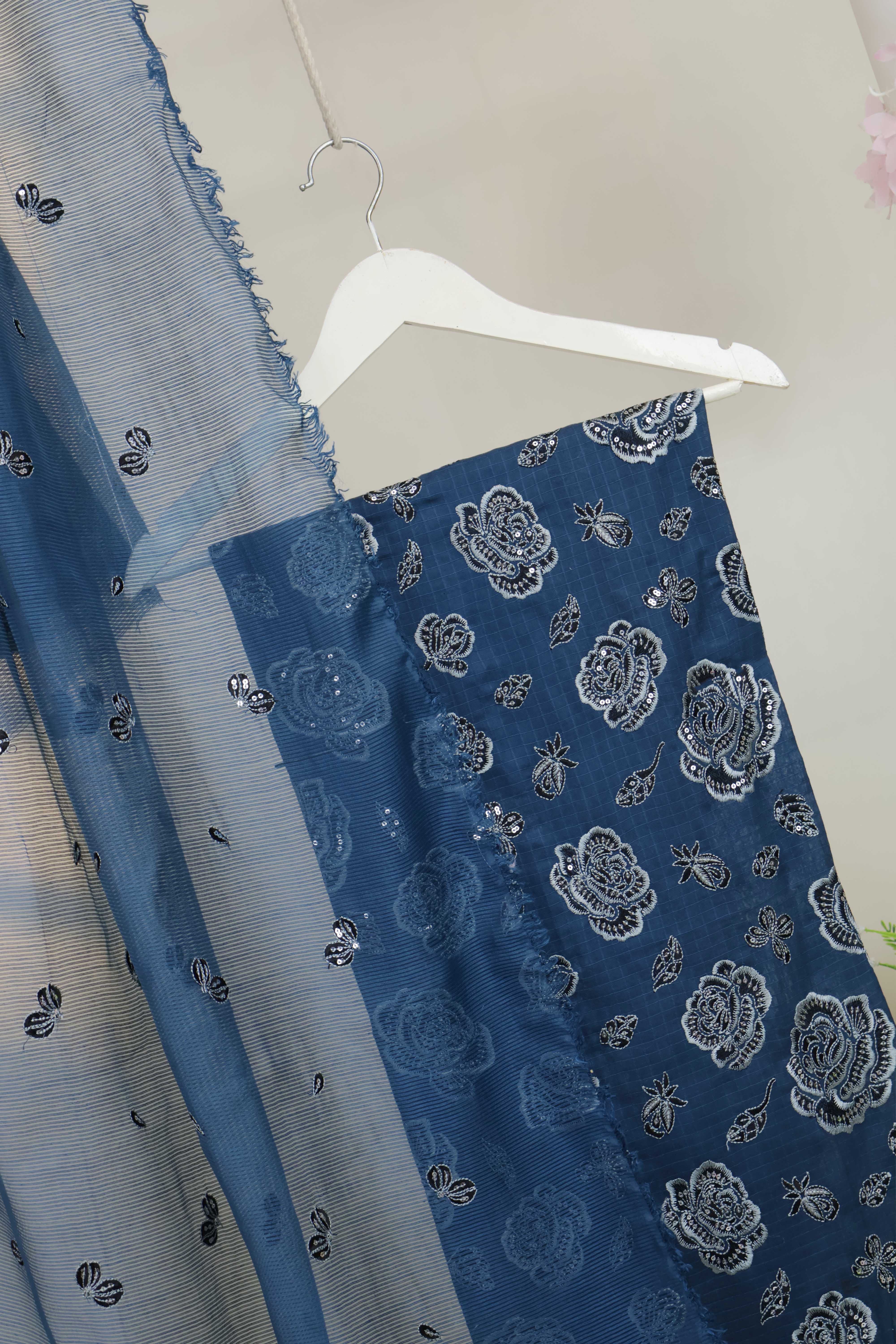 3Piece-Lawn Embroidered Suit V22WR04 - Image 6