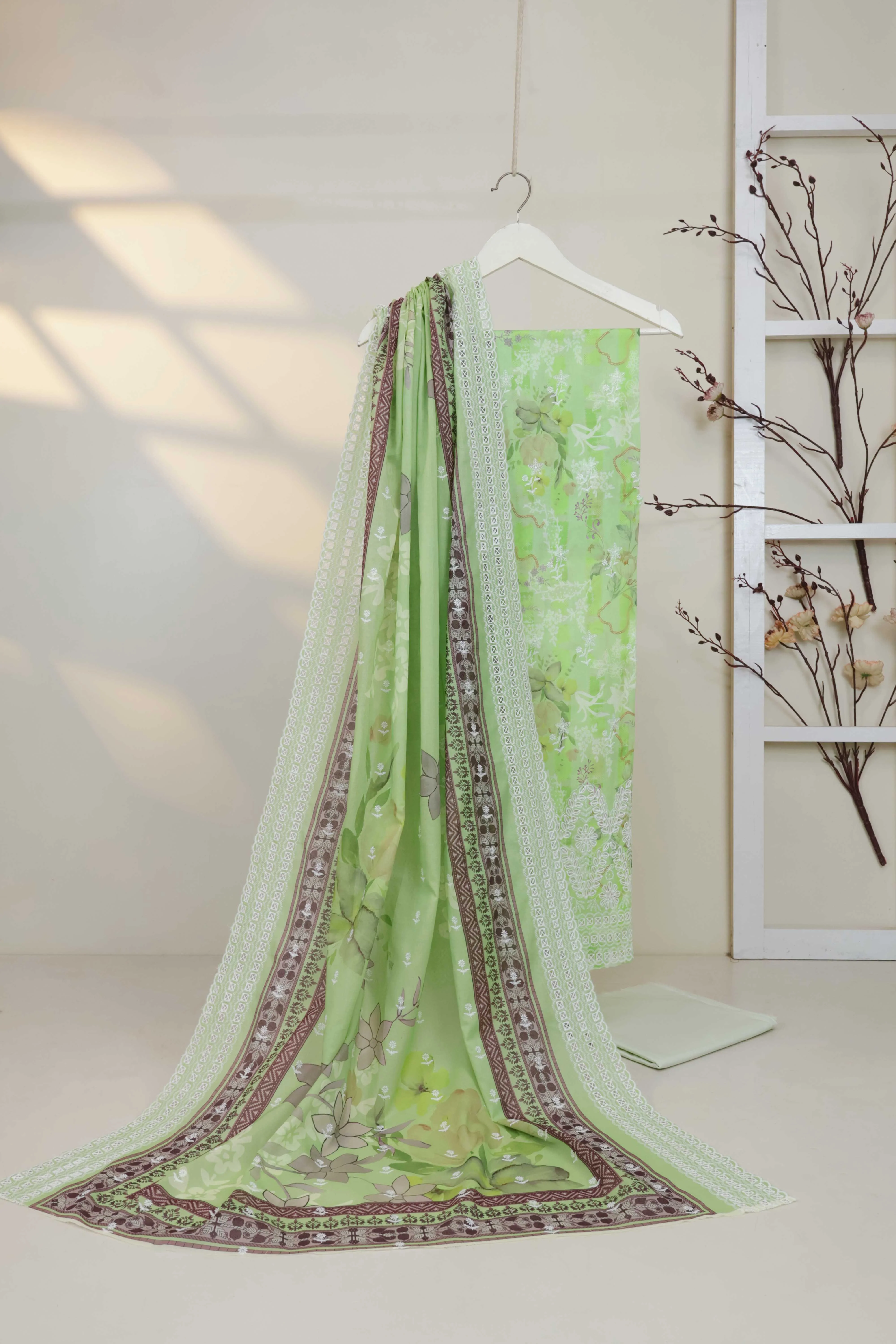 3Piece-Lawn Embroidered Suit V32WR06