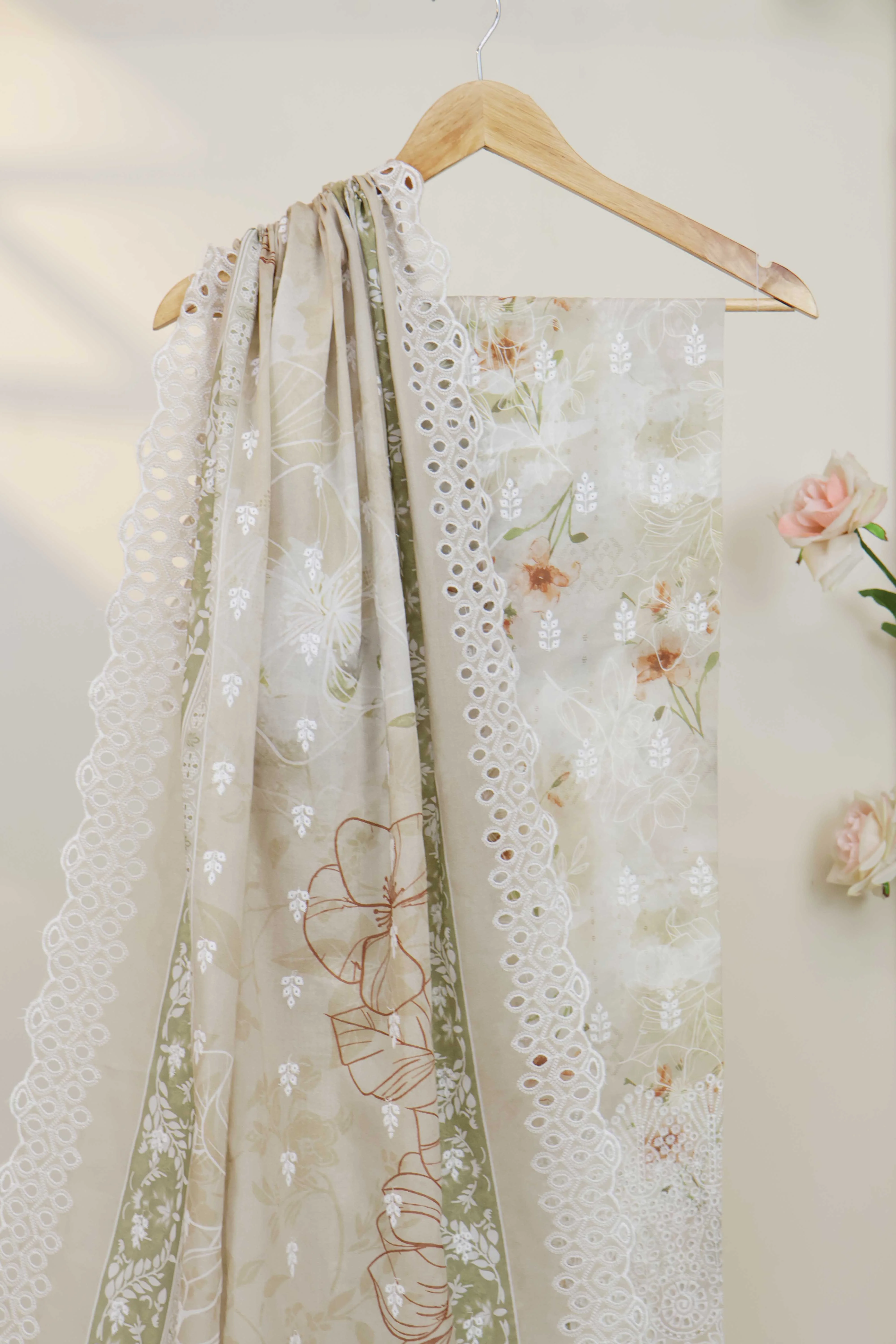 3Piece-Lawn Embroidered Suit V32WR10 - Image 5