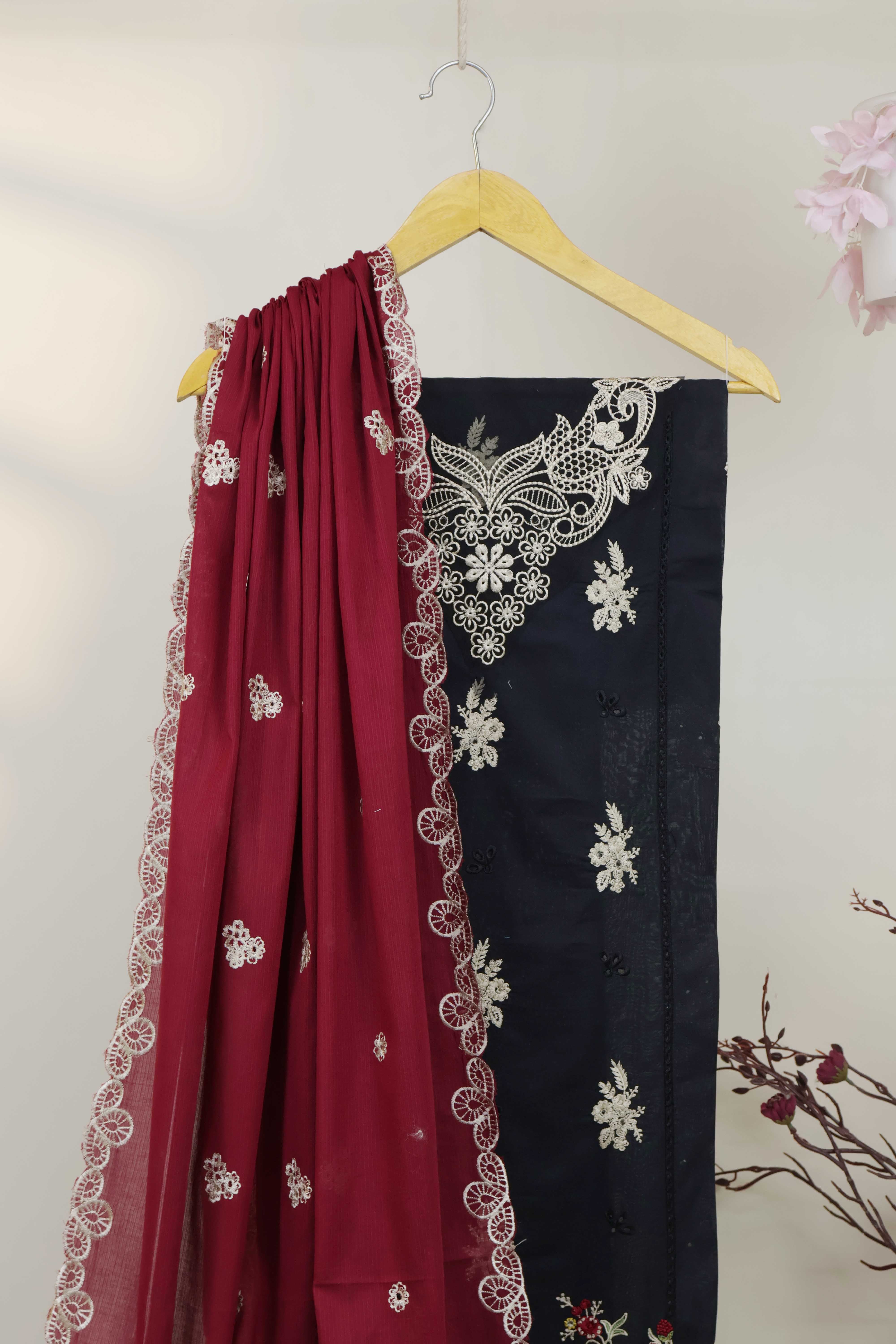 3Piece-Lawn Embroidered Suit V34WR04 - Image 4