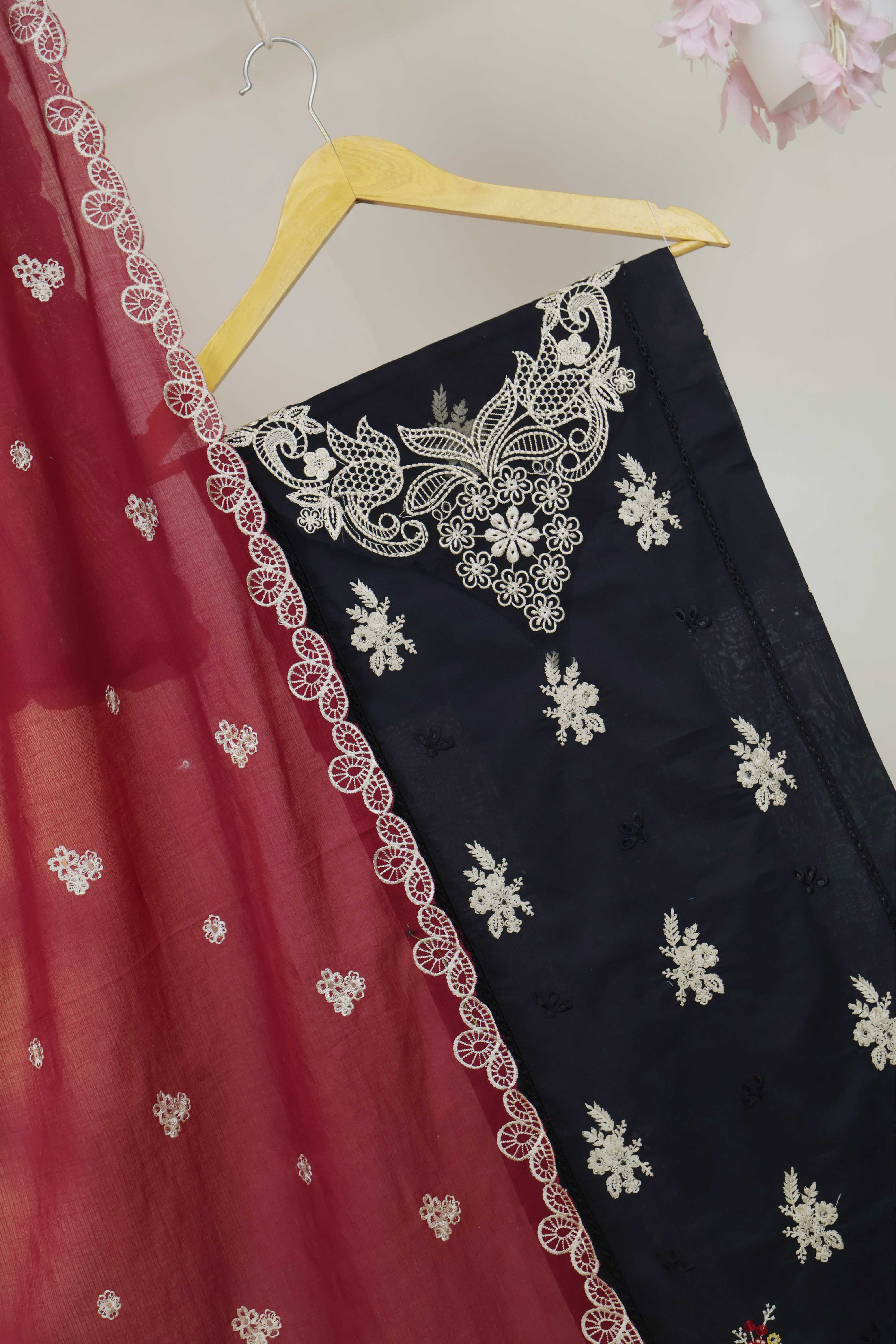 3Piece-Lawn Embroidered Suit V34WR04 - Image 5