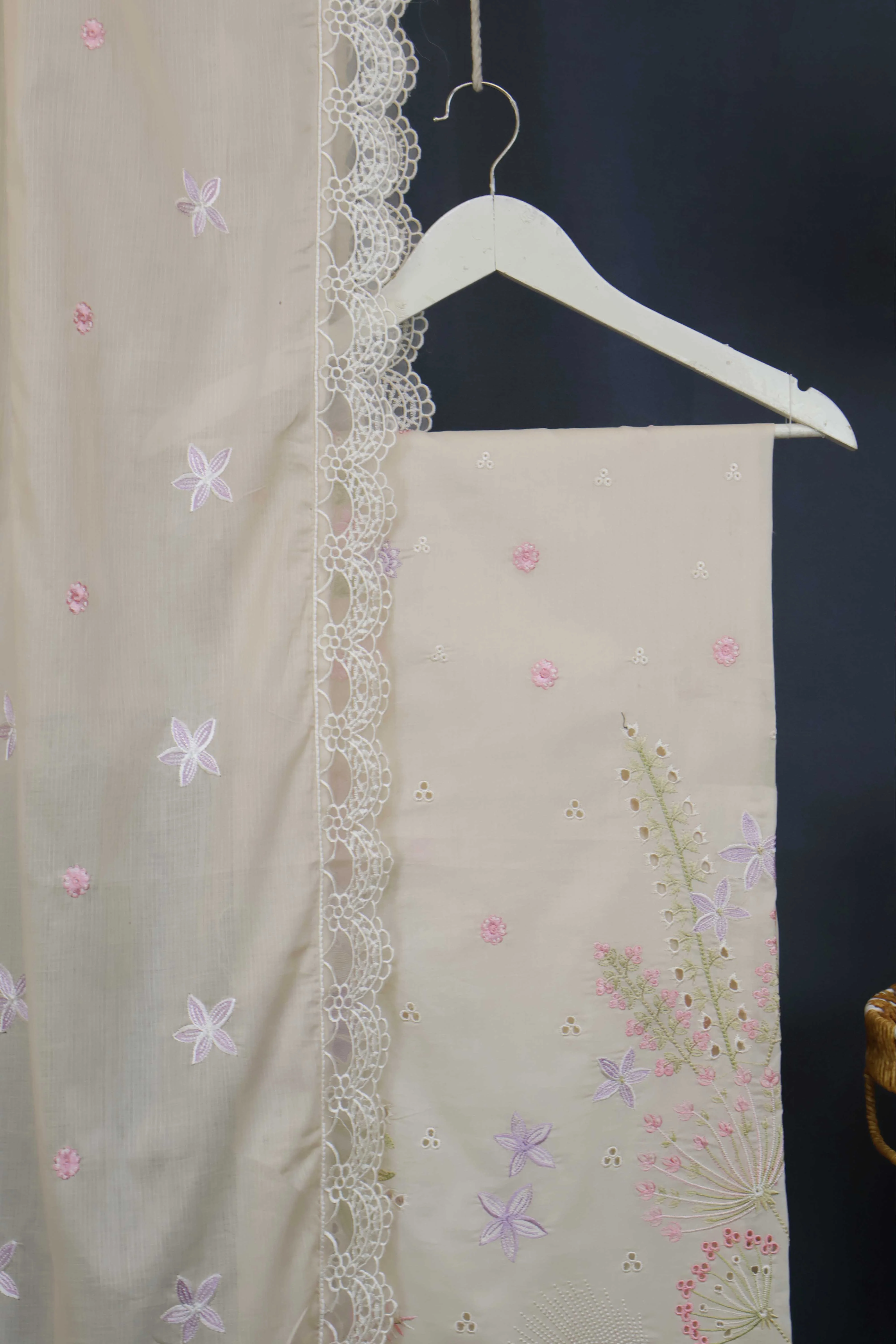 3Piece-Lawn Embroidered Suit V34WR05 - Image 3