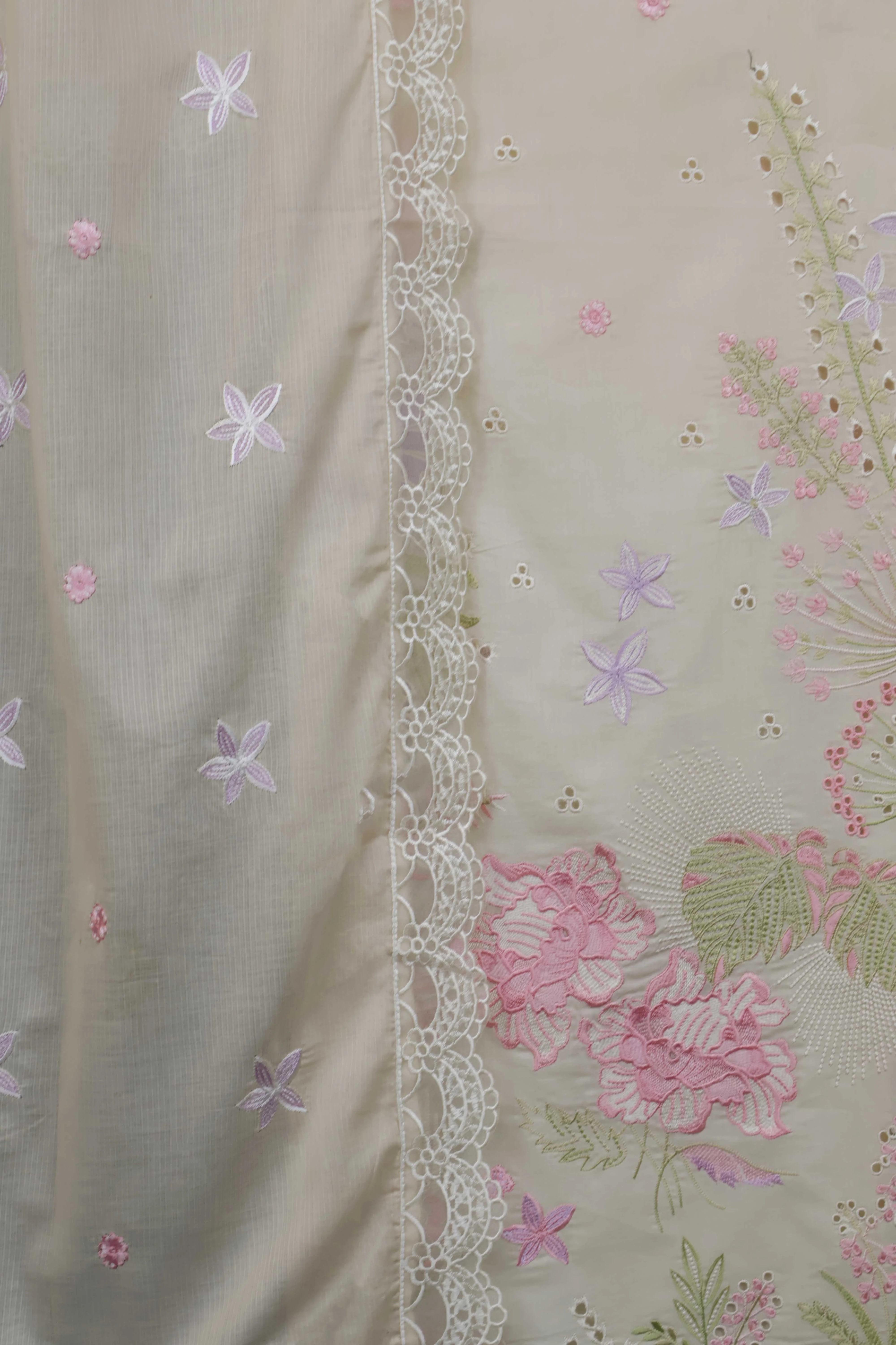 3Piece-Lawn Embroidered Suit V34WR05 - Image 4