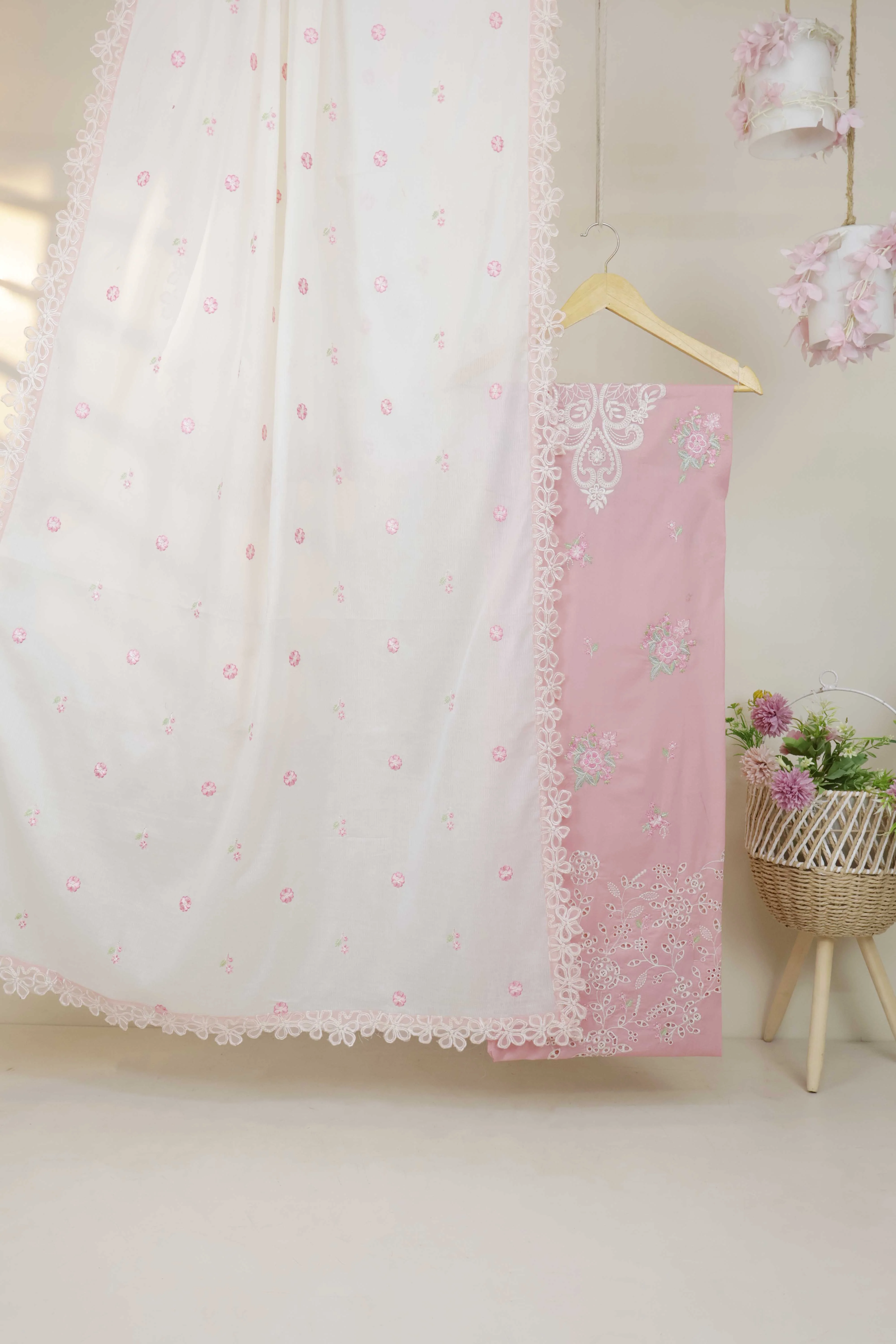 3Piece-Lawn Embroidered Suit V34WR07
