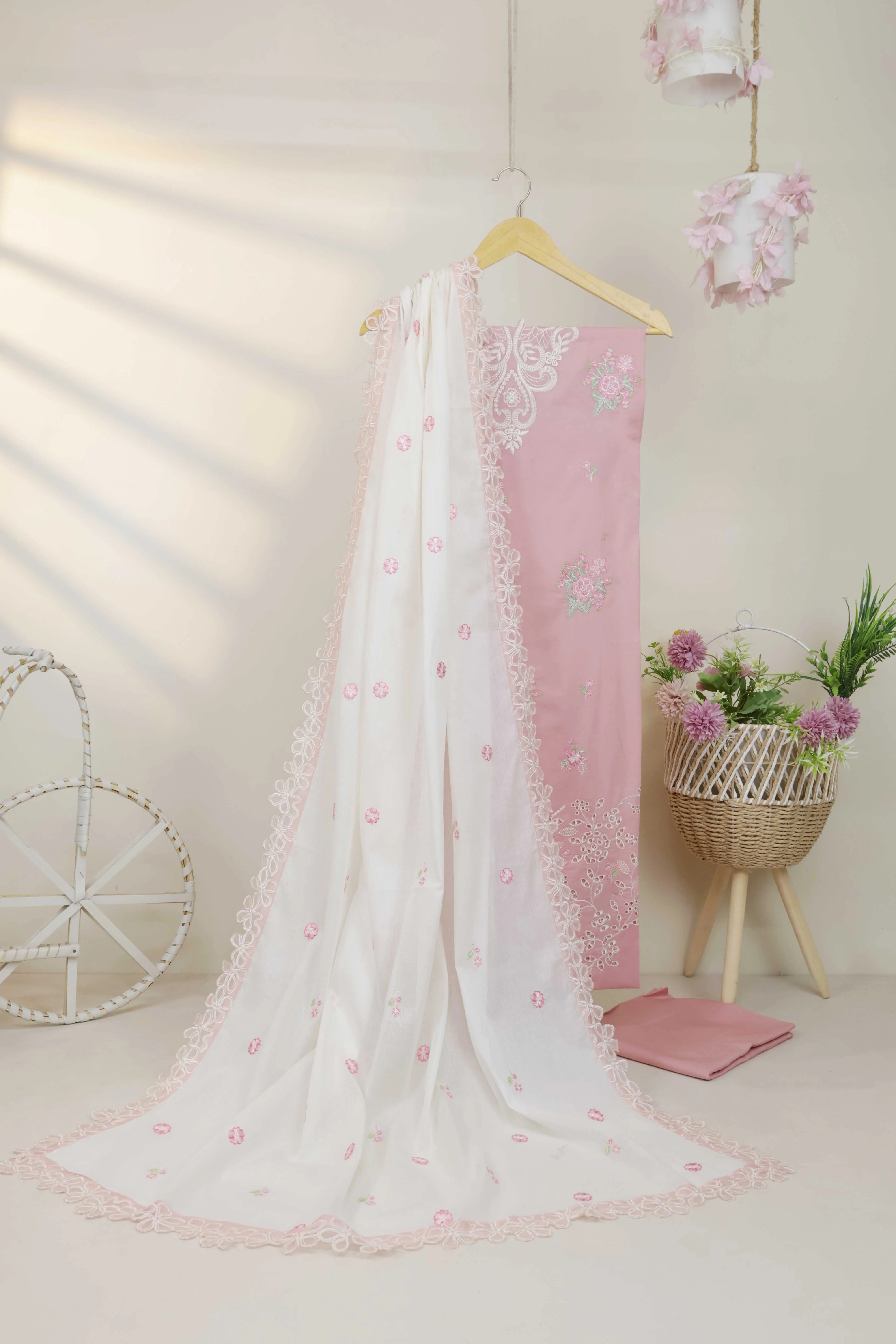 3Piece-Lawn Embroidered Suit V34WR07 - Image 2