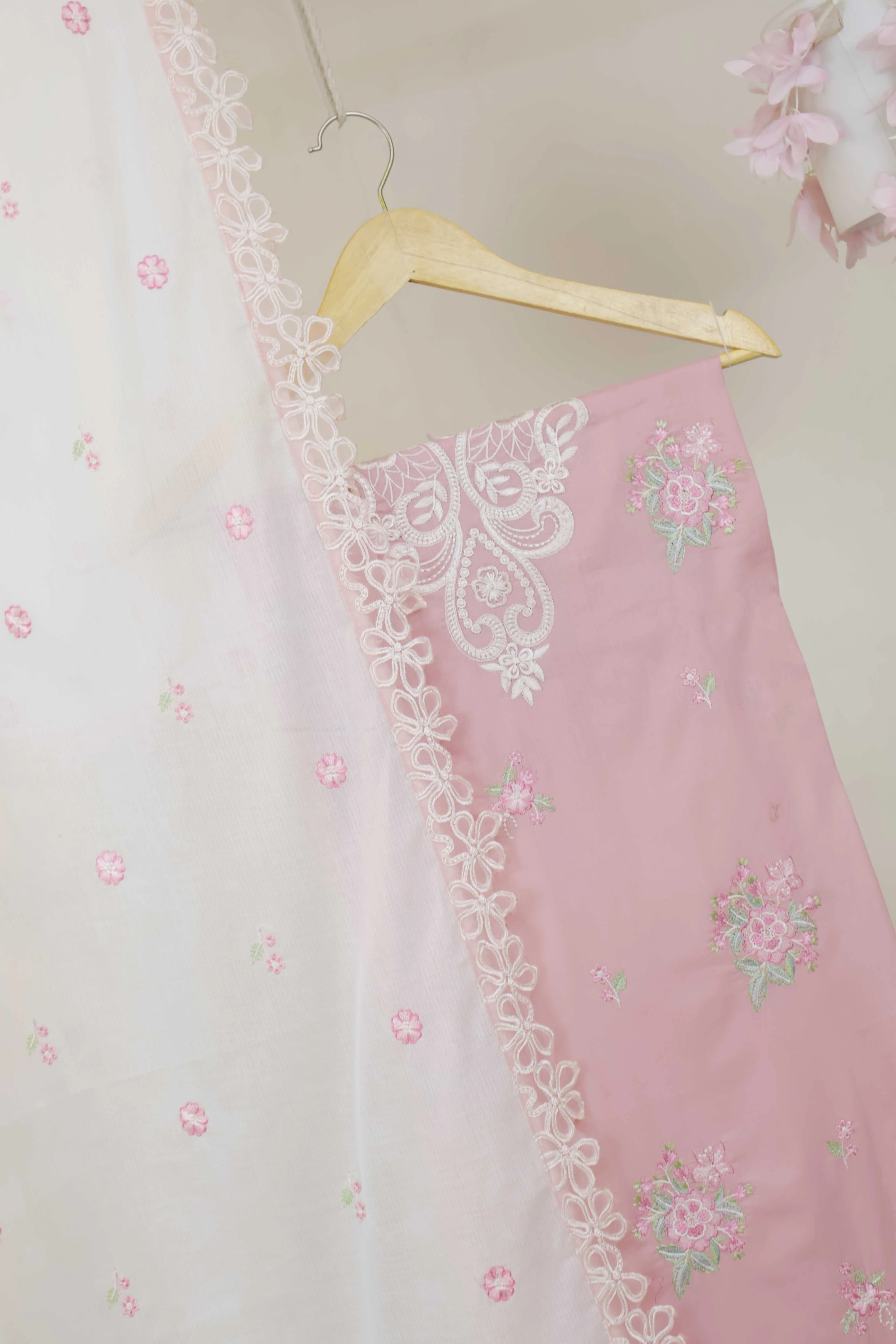 3Piece-Lawn Embroidered Suit V34WR07 - Image 4