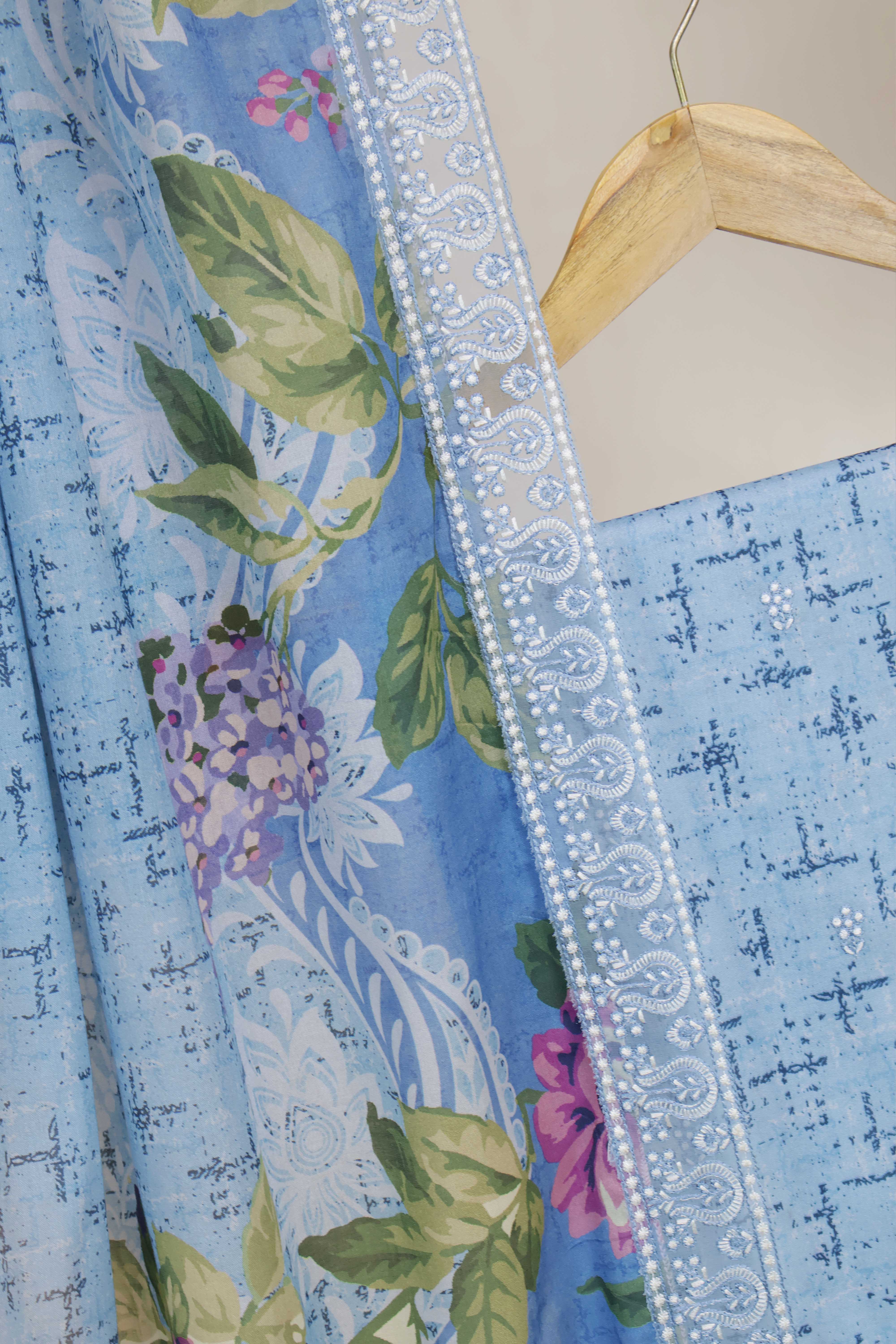 3Piece-Lawn Embroidered Suit V3D04 - Image 5
