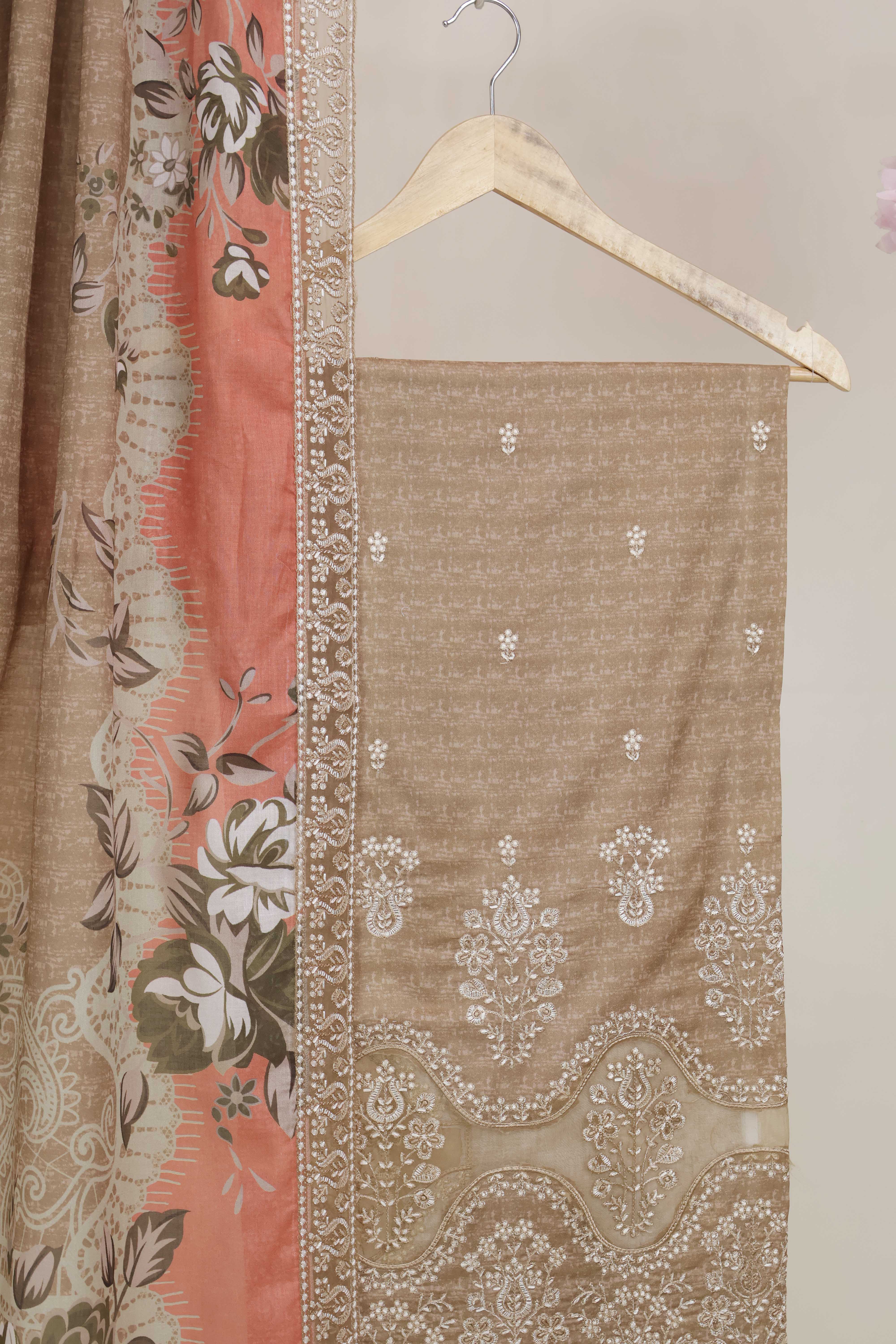 3Piece-Lawn Embroidered Suit V3D05 - Image 3