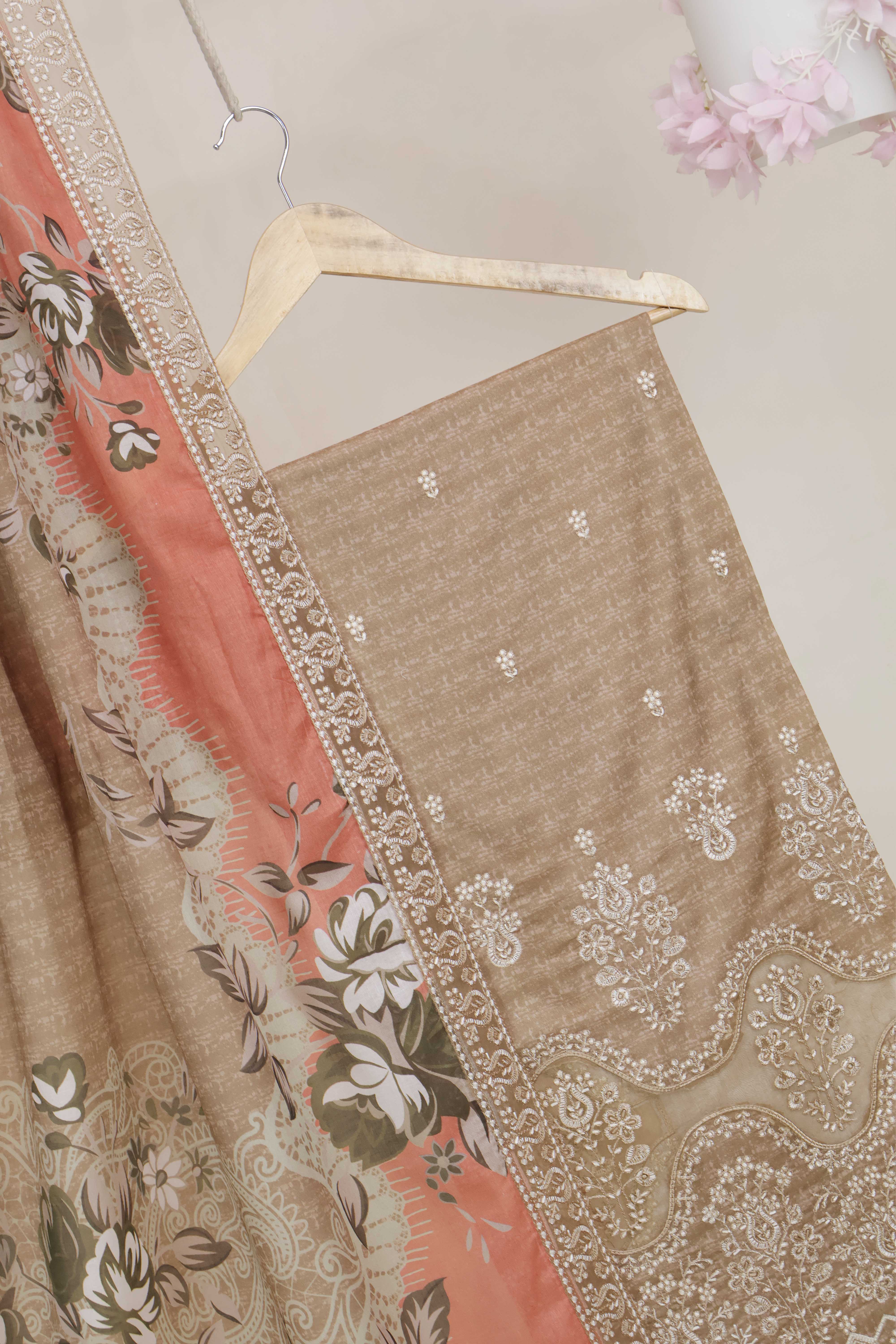 3Piece-Lawn Embroidered Suit V3D05 - Image 4