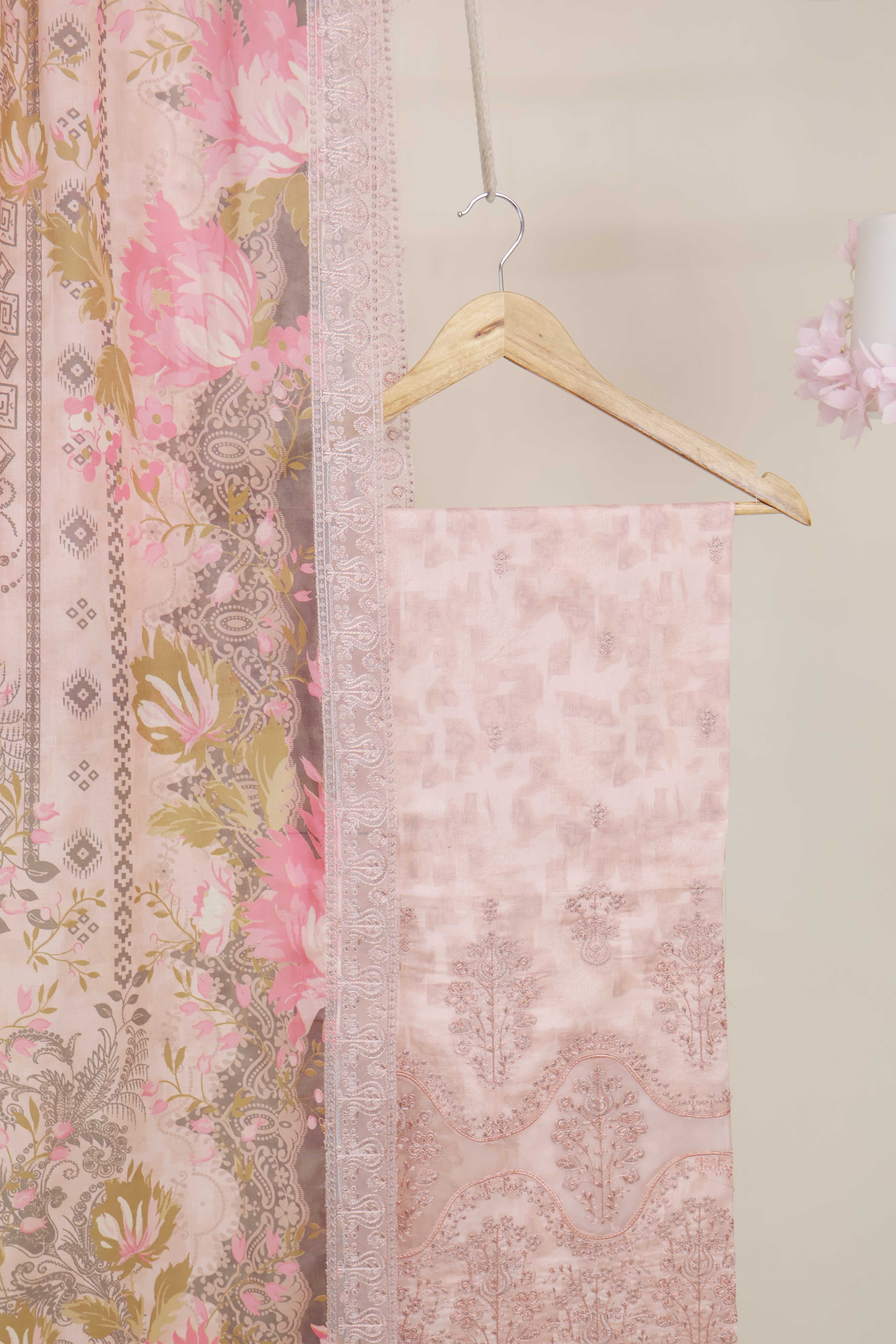 3Piece-Lawn Embroidered Suit V3D06 - Image 6