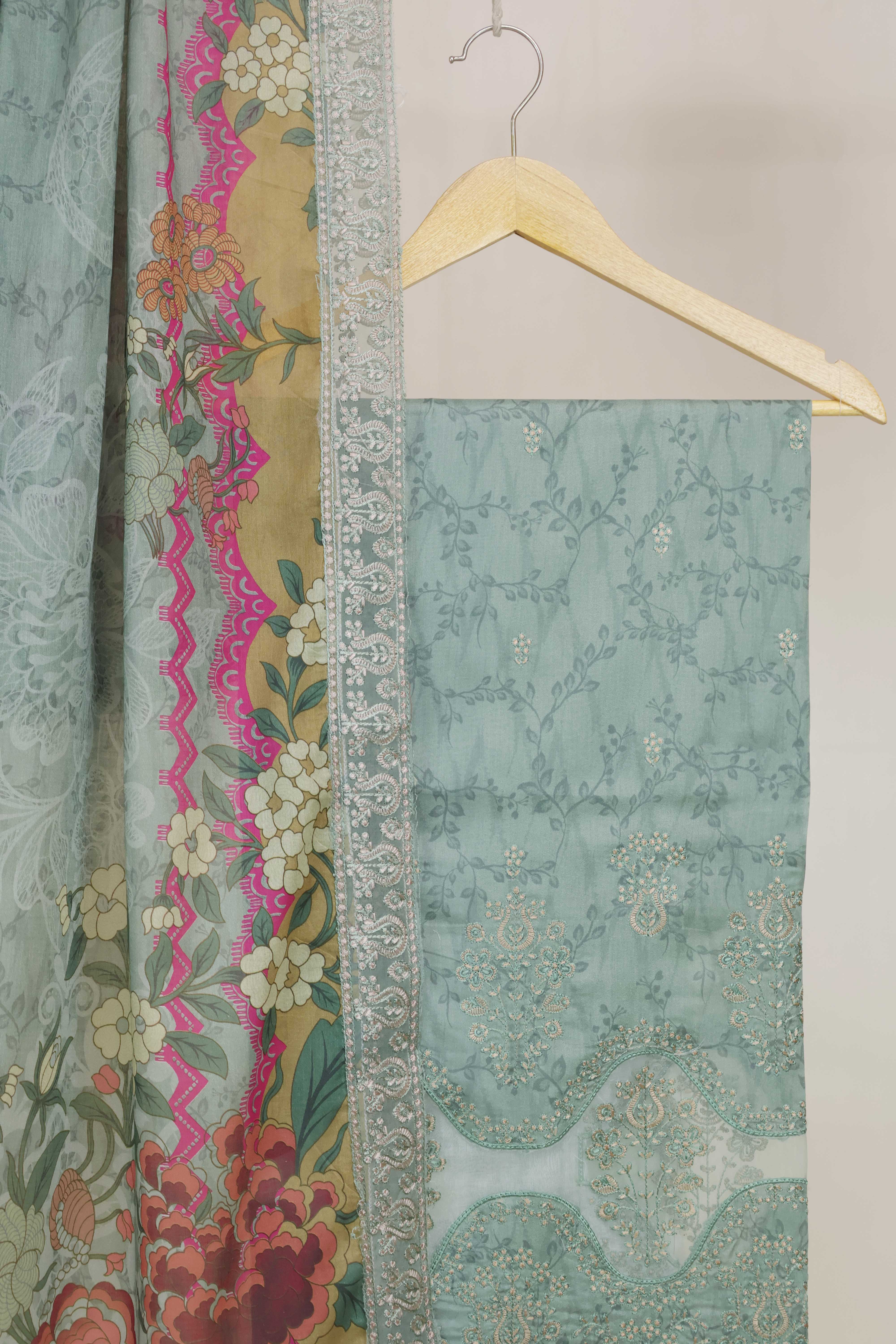 3Piece-Lawn Embroidered Suit V3D08 - Image 3